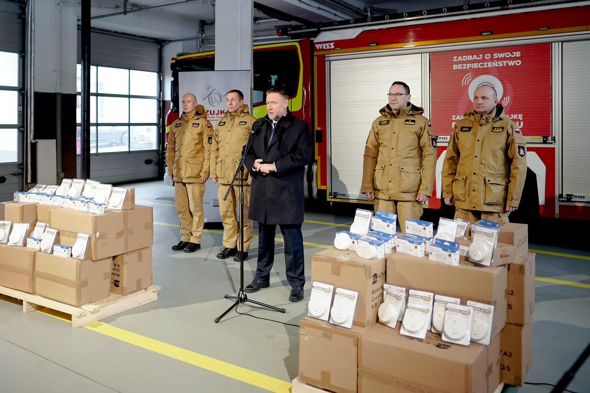 Zamieszanie z czujkami dymu. Były szef PSP alarmuje, MSWiA zaprzecza