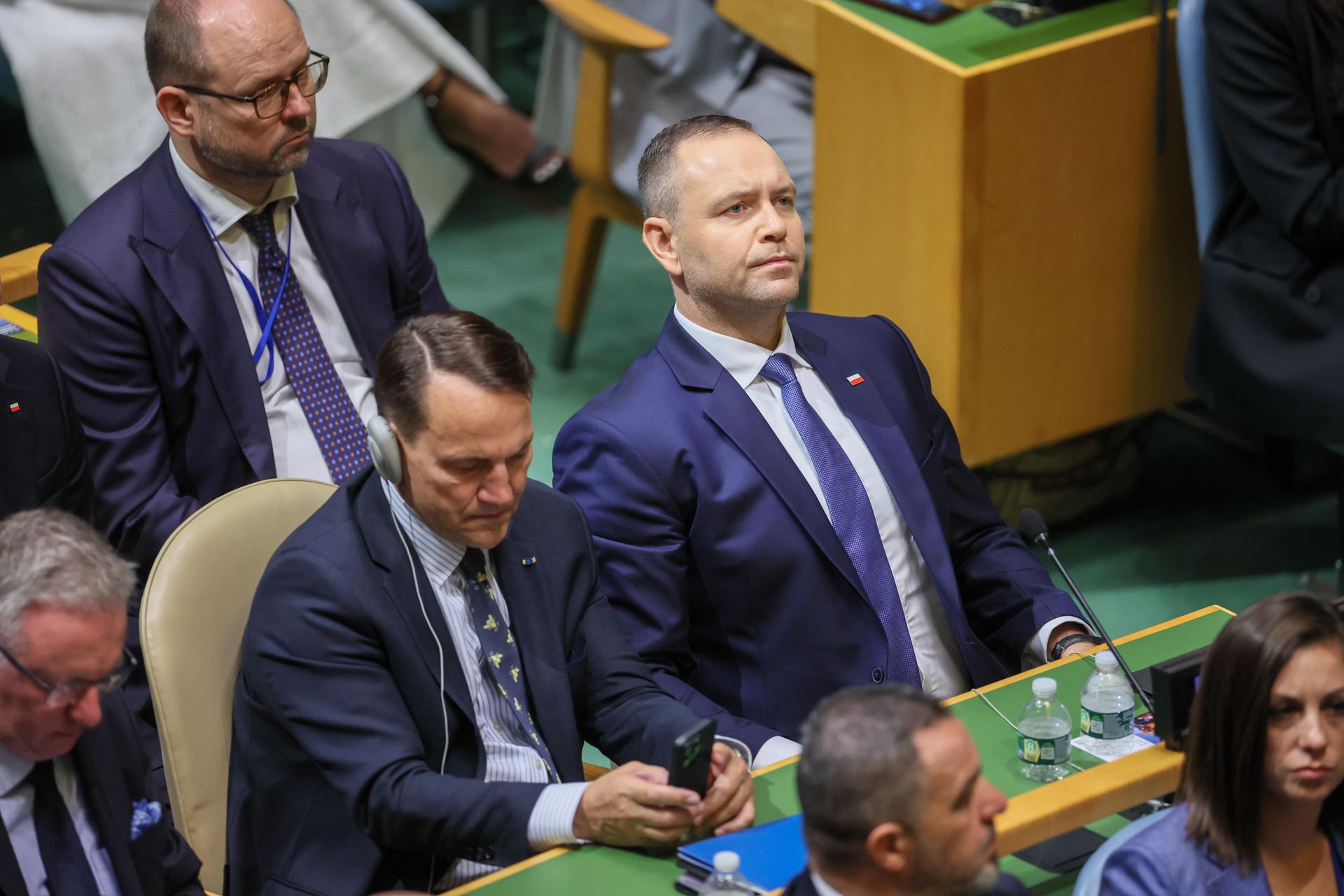 Sikorski o blokowaniu ambasadorów przez Nawrockiego. "Próbuje szantażem"