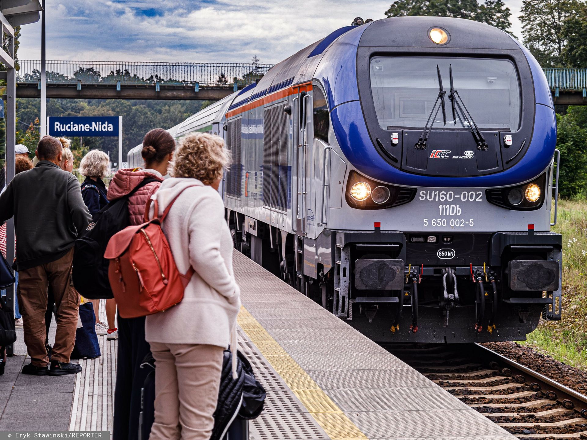 Pociągi staną na godzinę przez zmianę czasu. Podano listę
