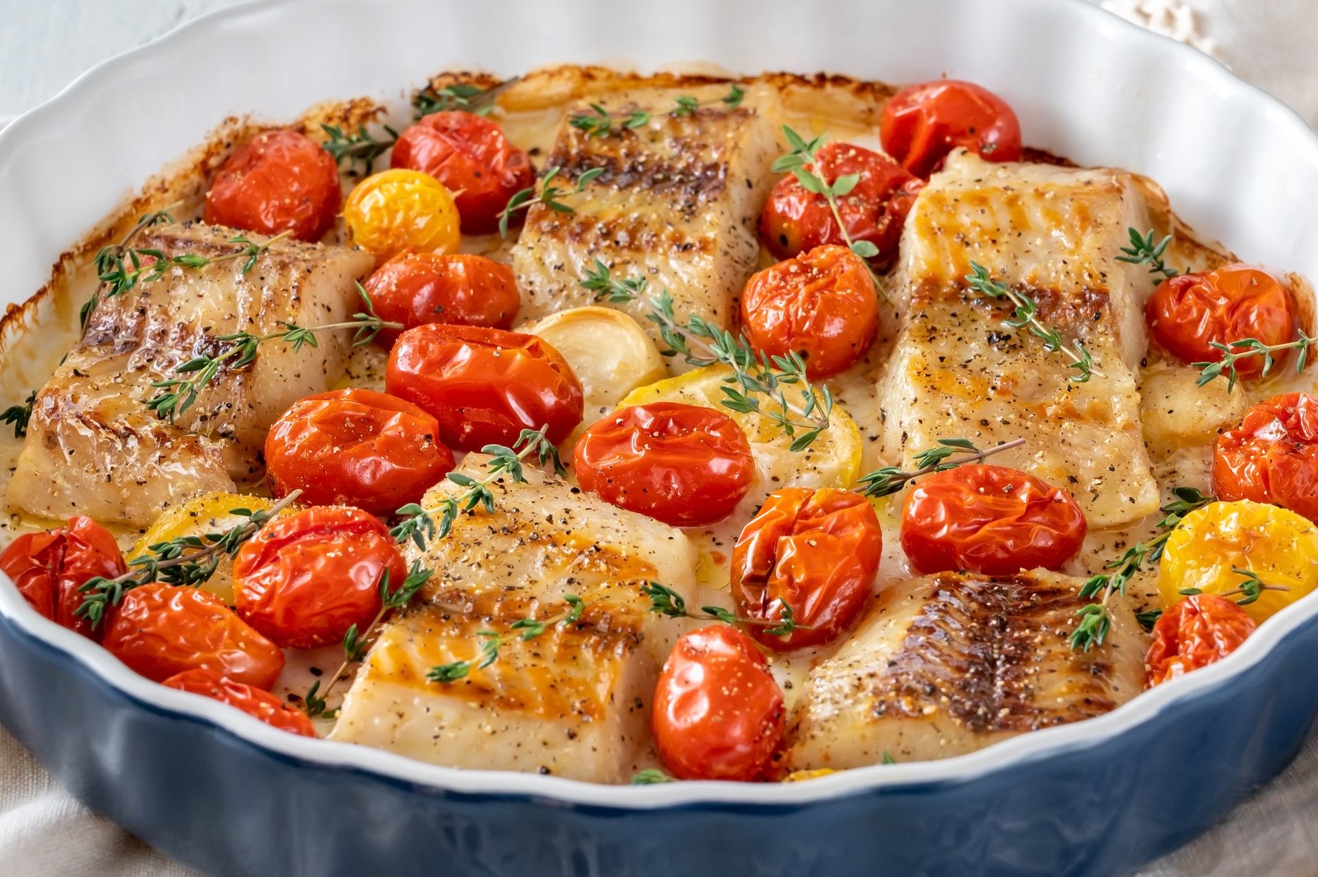 Ta ryba z piekarnika zdeklasuje choćby smażonego łososia. Lekka, a niezwykle smaczna