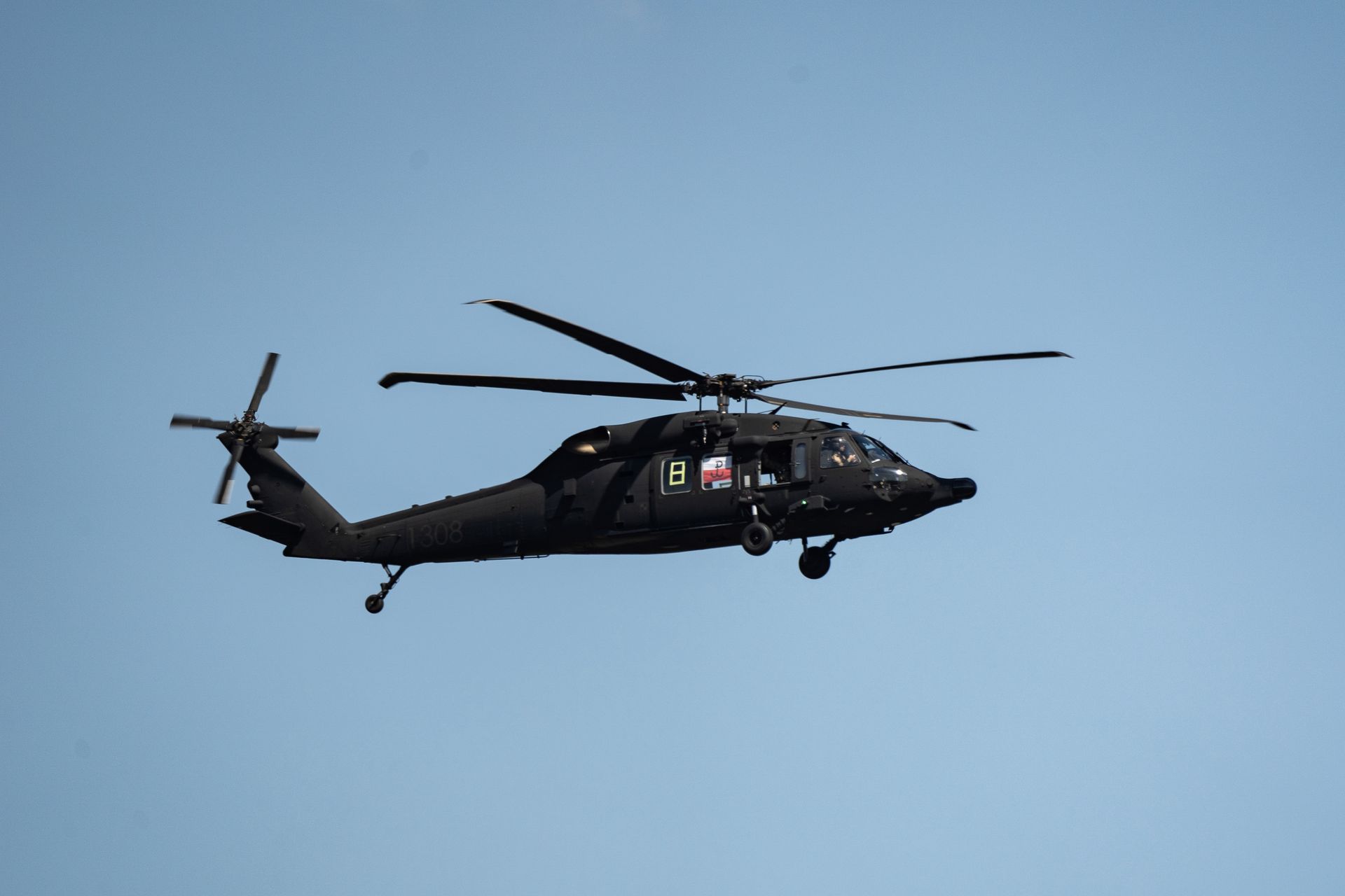 Tajemniczy śmigłowiec nad Warszawą. "To Black Hawk"