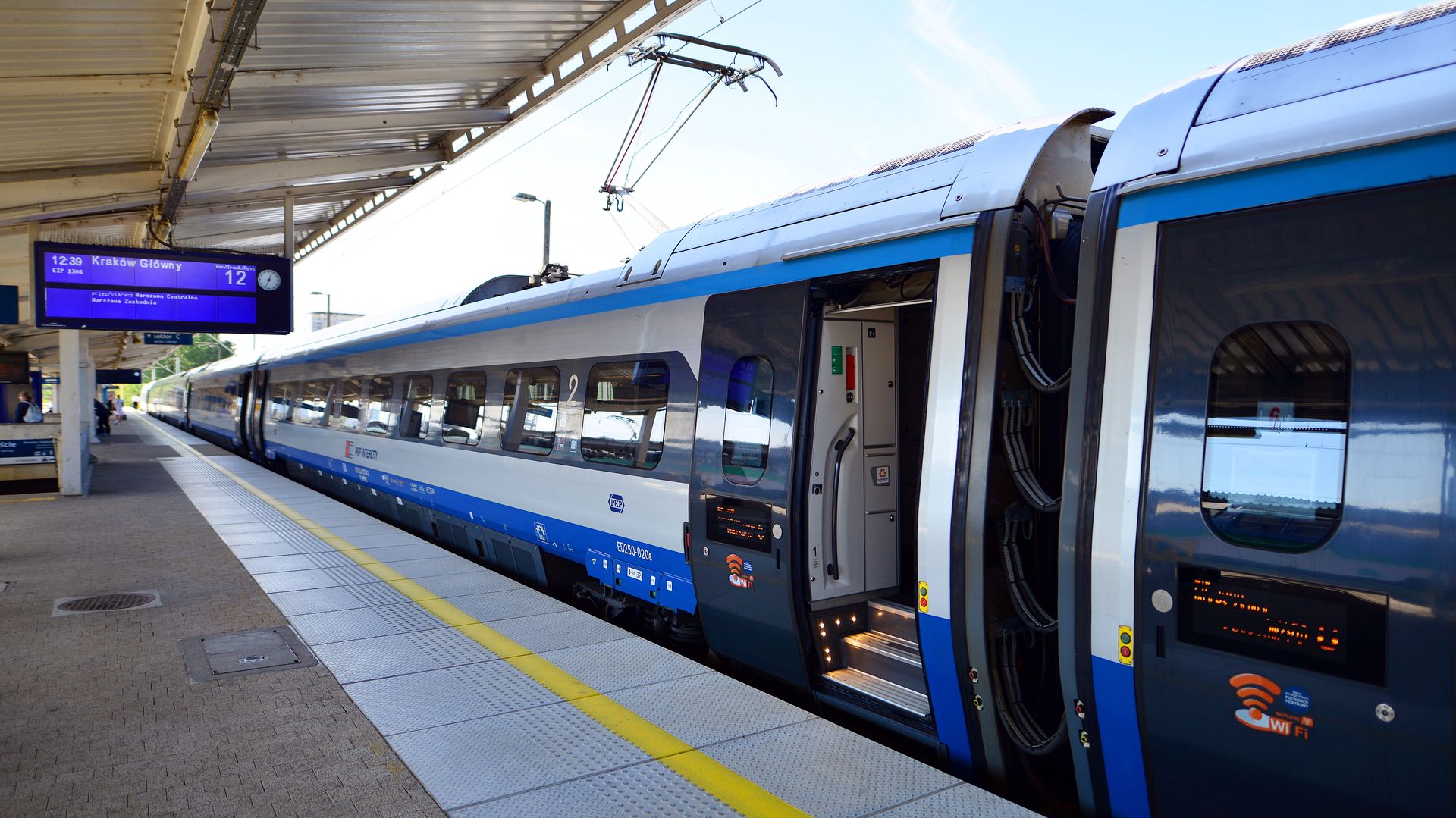 "Dziwnie" zachowywał się na dworcu. Dostał 500 zł mandatu