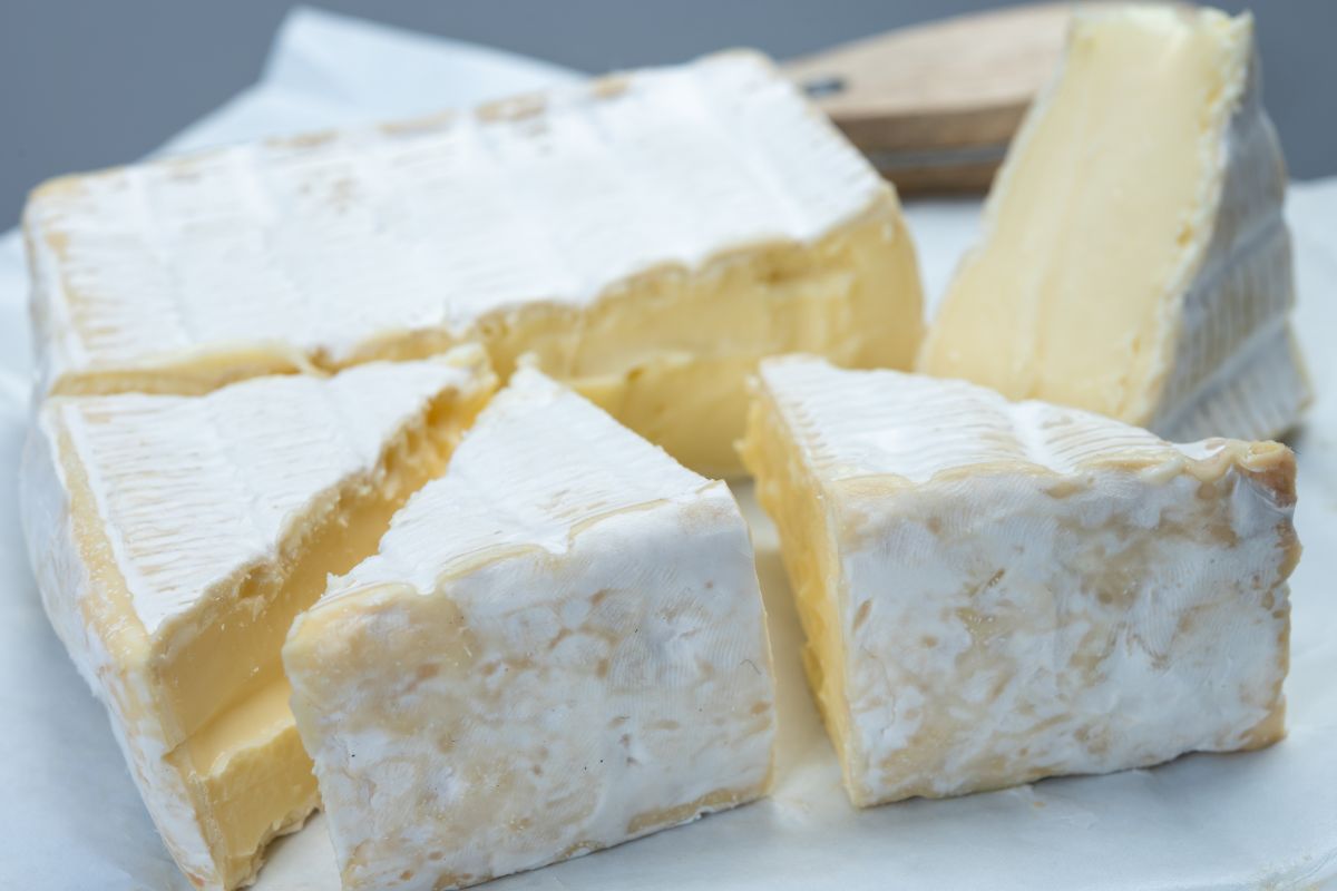 Leży na półce obok goudy i twarogu, ale wielu nie docenia. Wzmacnia kości, zmniejsza ryzyko zawału