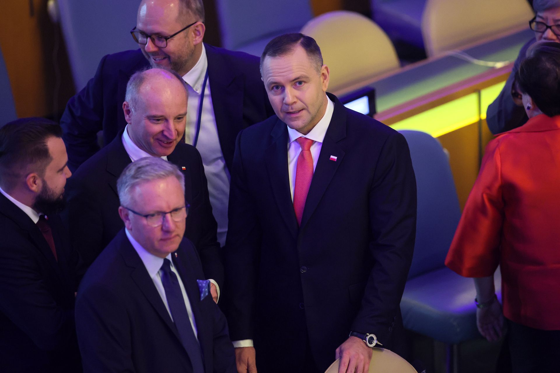 Znajomy gest Nawrockiego w ONZ. Już wiadomo, kto wręczył mu pudełko