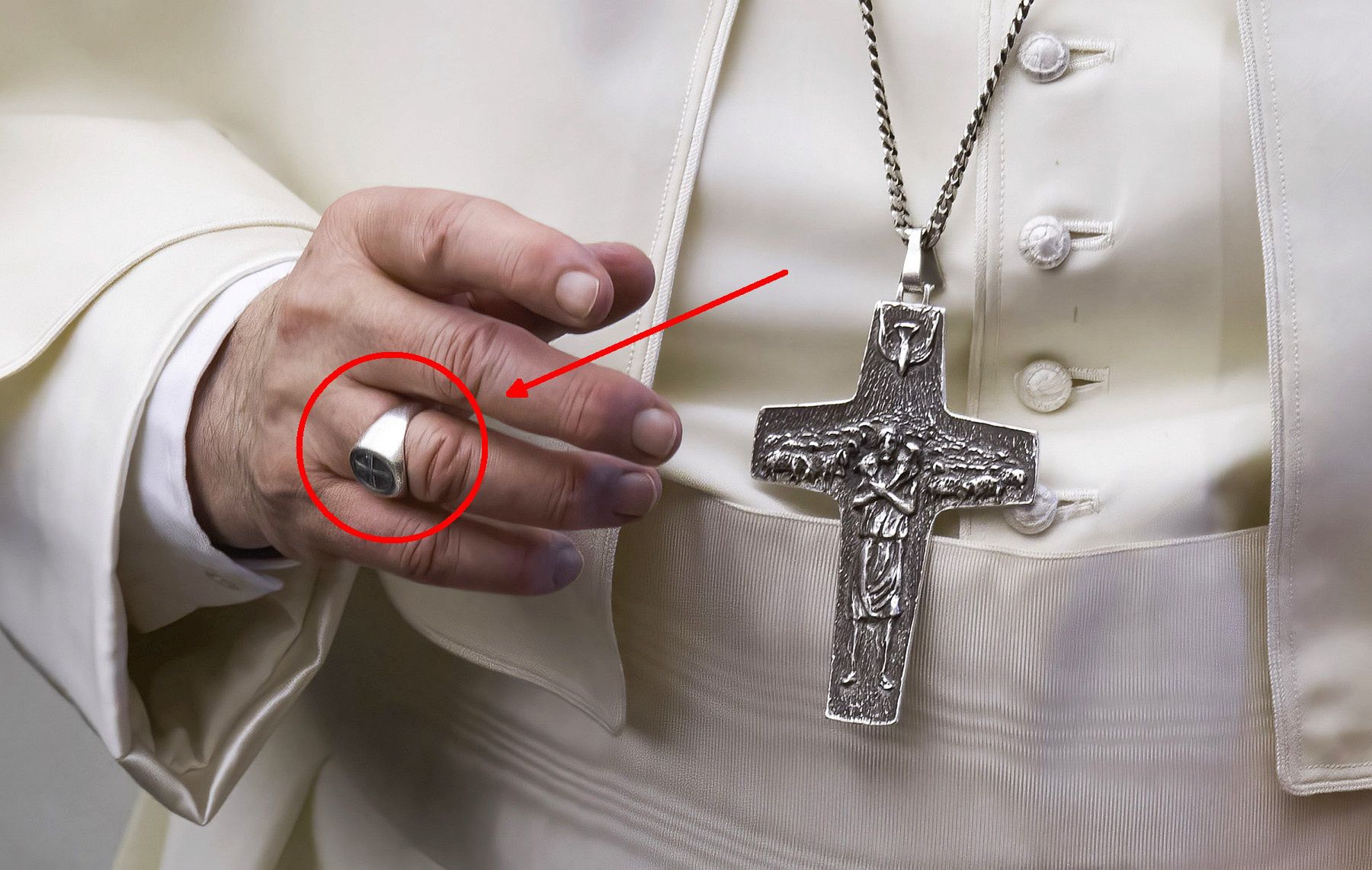 Co otrzyma nowy papież? Oto insygnia władzy Biskupa Rzymu