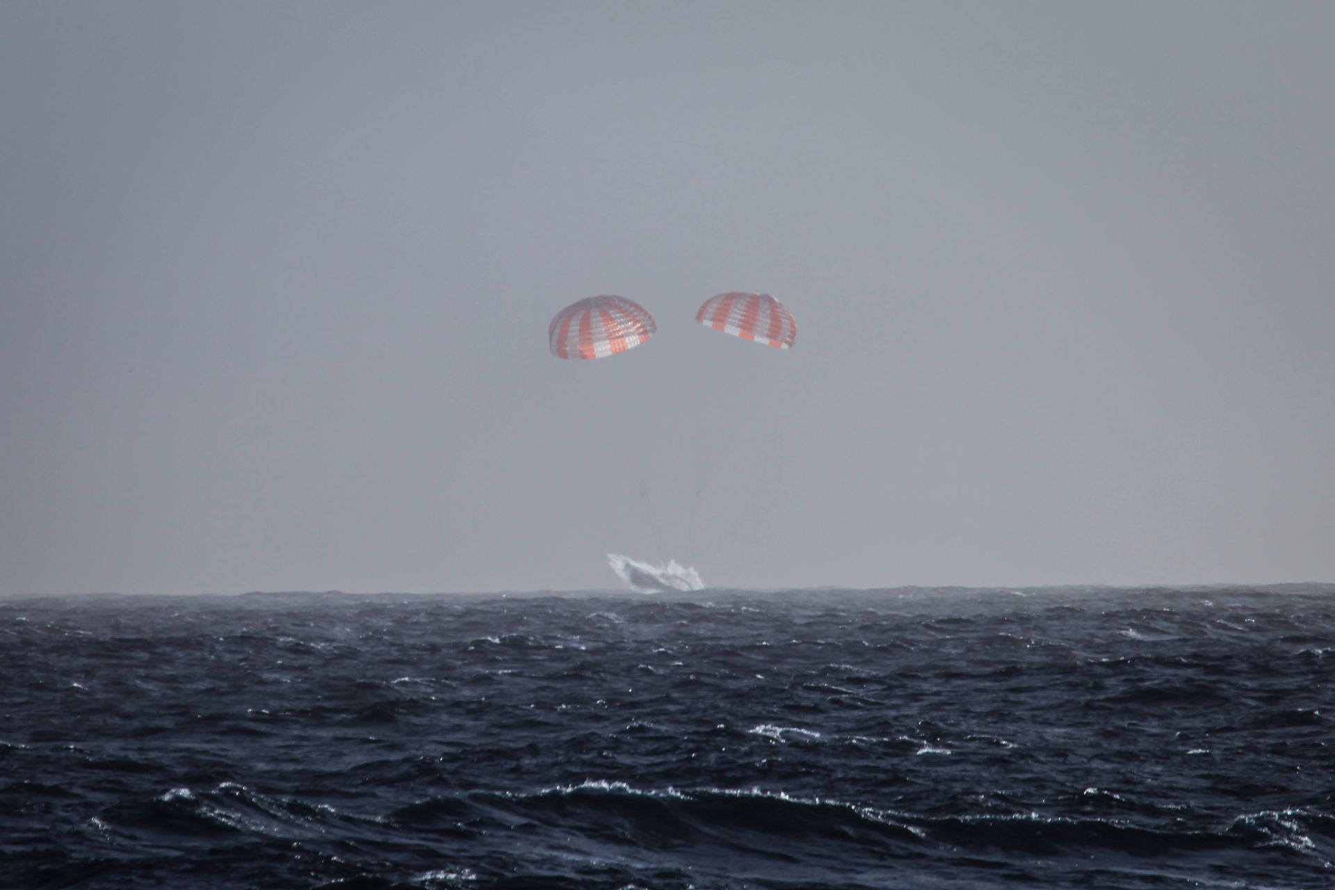 Ostatnie chwile przed lądowaniem. Powrót Polaka z kosmosu