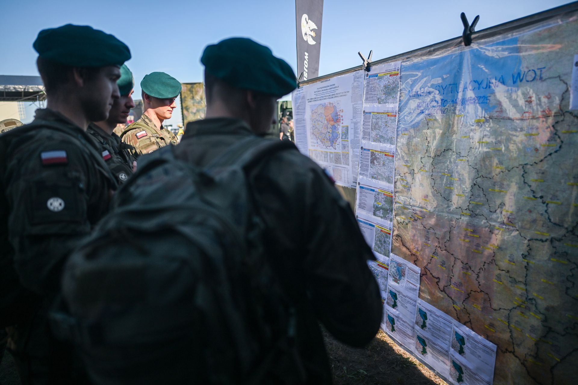 Powrót obowiązkowej służby wojskowej? Polacy zabrali głos w sondażu