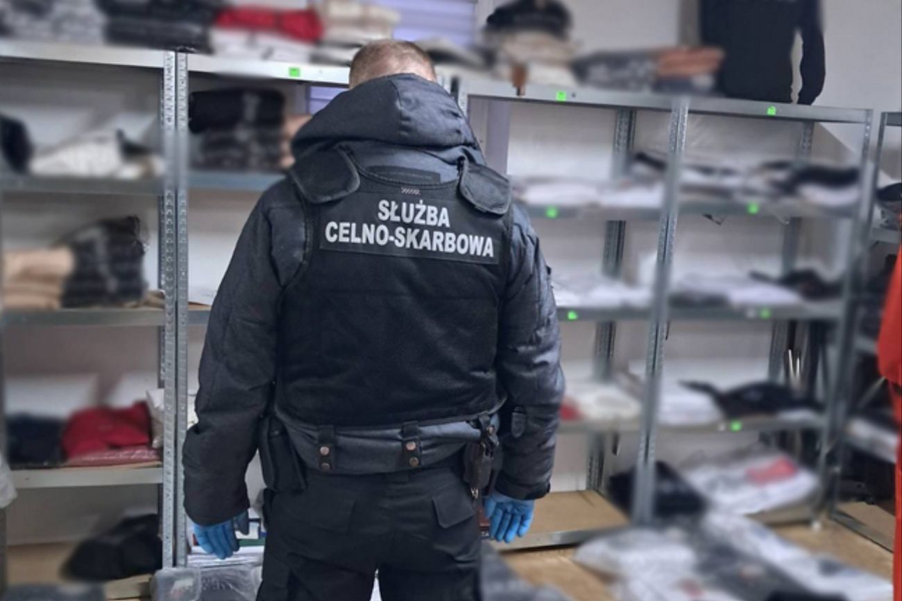 Skarbówka wpadła na posesję. Znalazła podróbki warte 5,3 mln zł