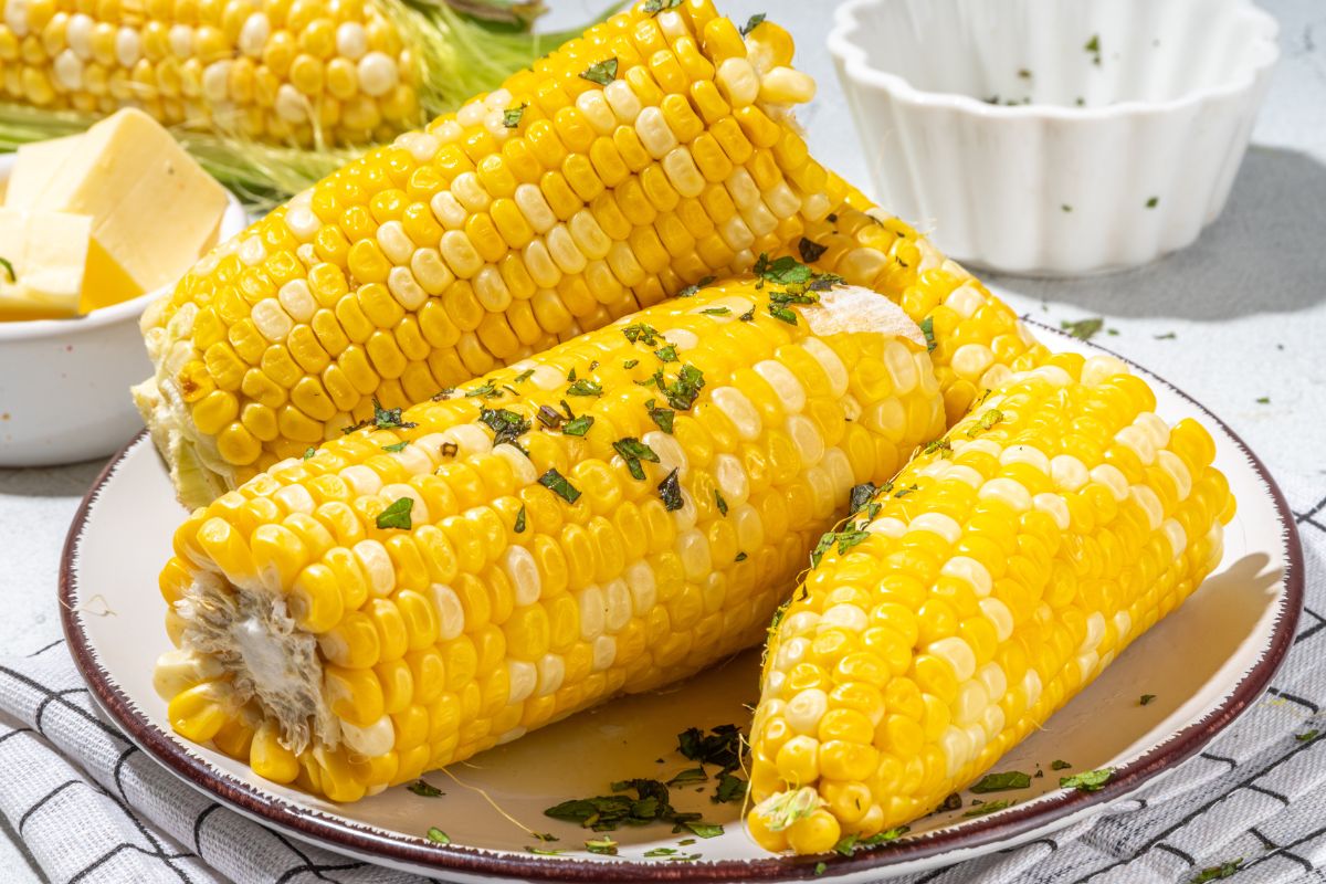 Dolewam do gotującej się kukurydzy. Wychodzi delikatna i bardzo smaczna