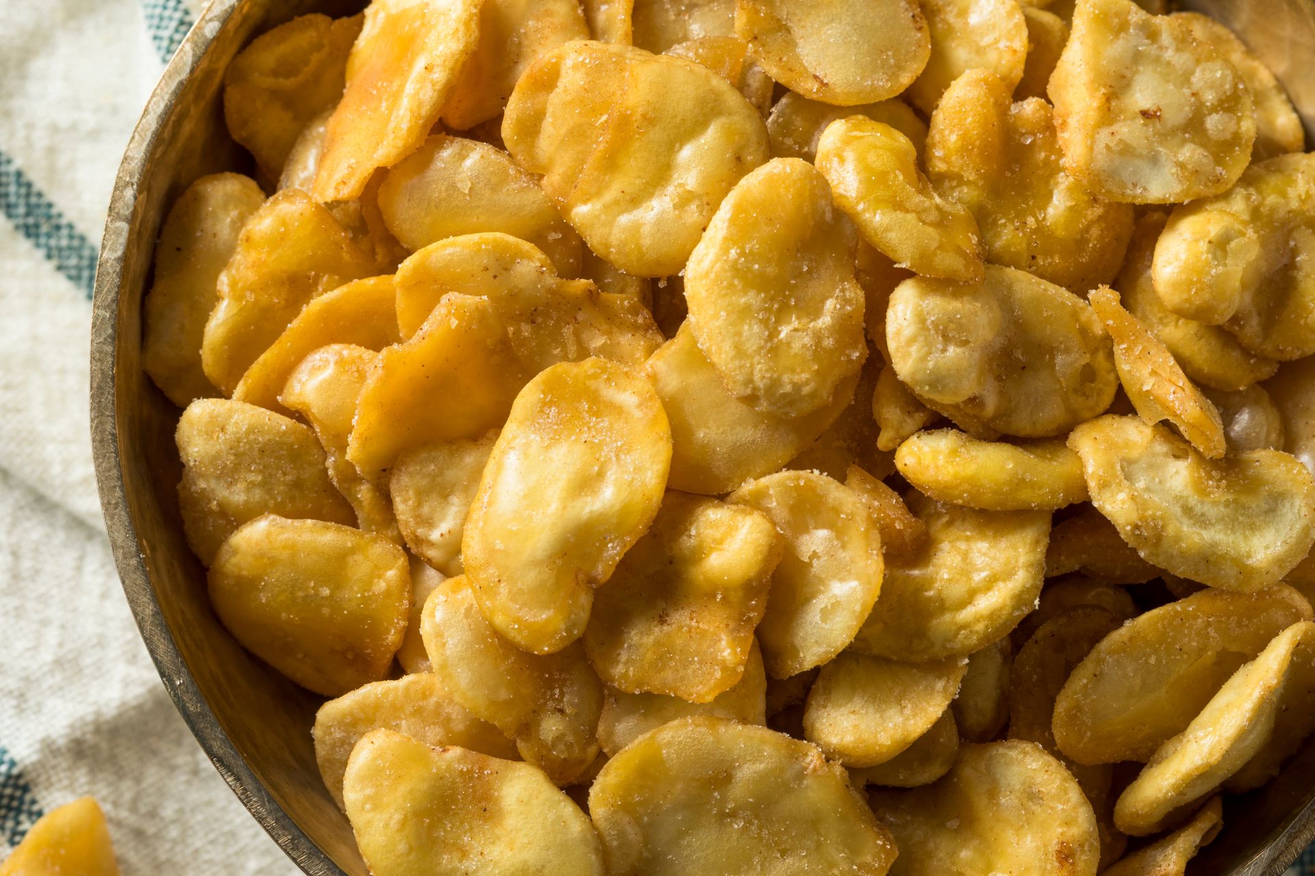 Większość wyrzuca, a ja robię z nich pyszne i zdrowe czipsy. Dzieci już nie proszą o te ze sklepu