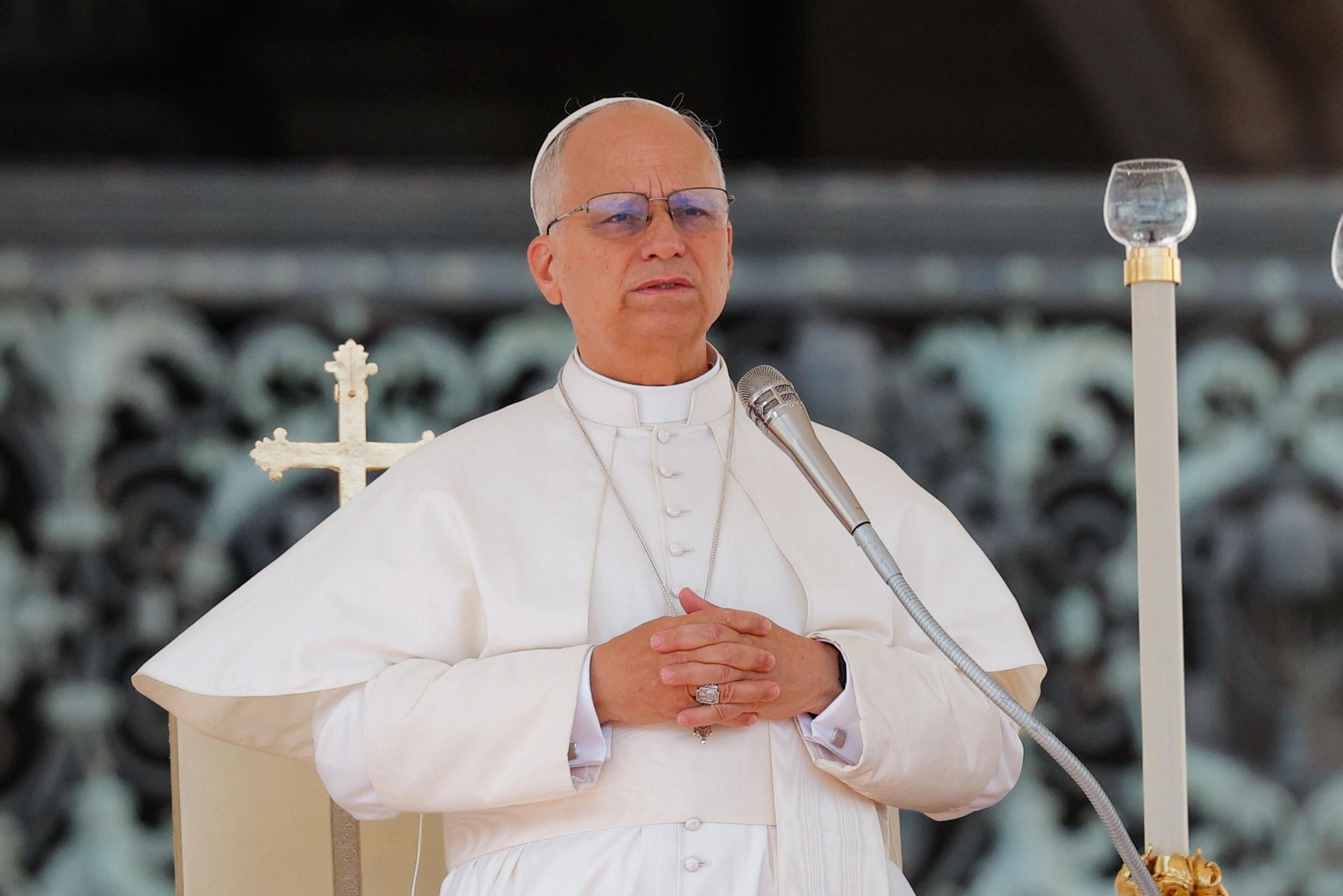 Papież o miłości ponad władzą w Kościele. "Wszyscy są powołani do służenia"