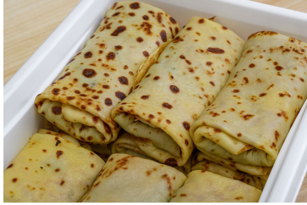 Naleśniki po litewsku są idealne na obiad. Mięsny farsz rozpływa się w ustach