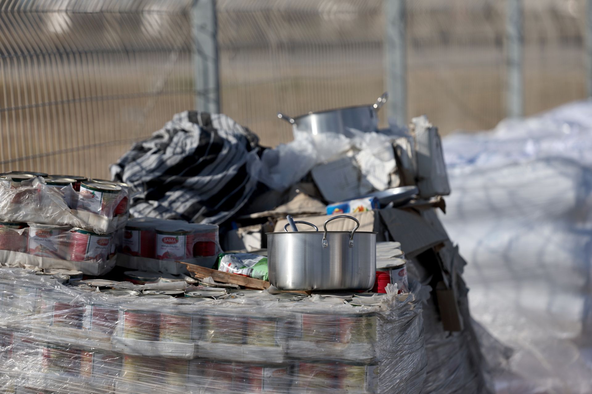 Atak w pobliżu punktu pomocy w Strefie Gazy. 18 osób nie żyje