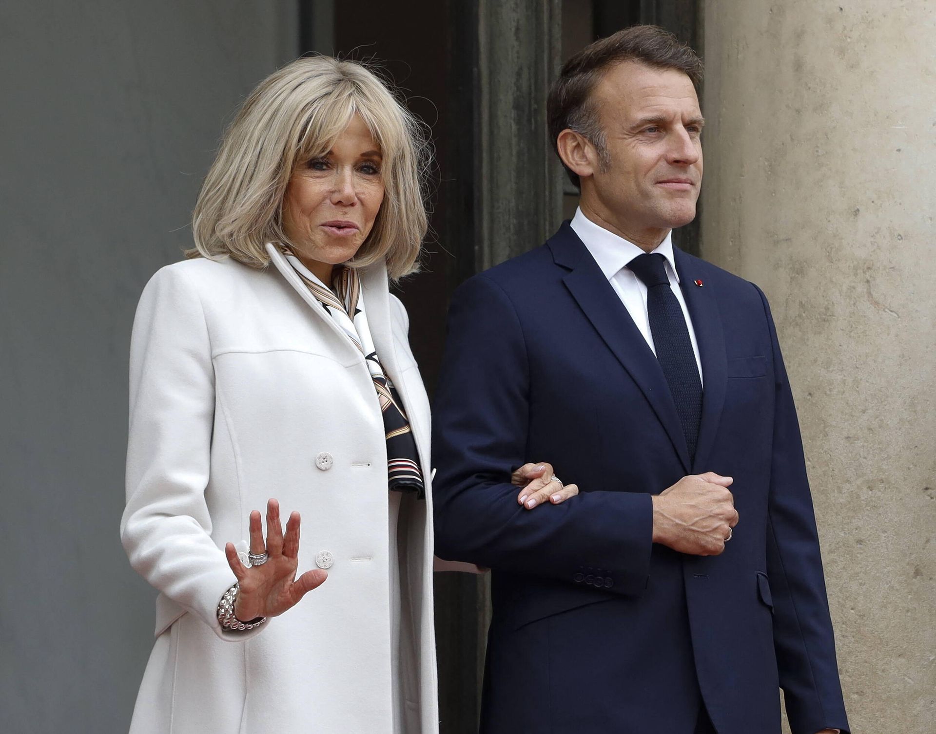 Żona Macrona jest mężczyzną? "To niezwykle przykre"