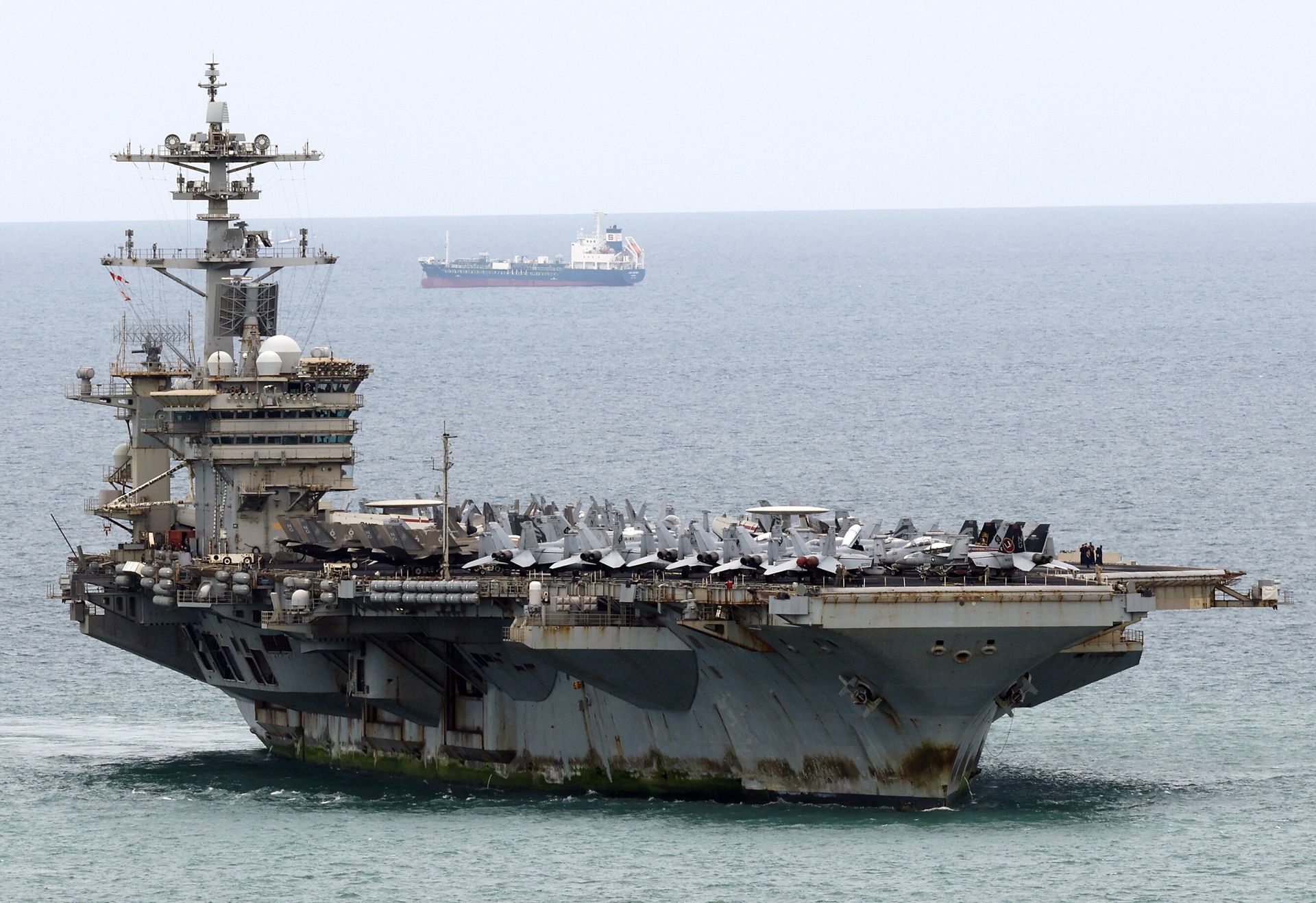 Zardzewiały USS Abraham Lincoln w Tajlandii. To najmniejszy problem US Navy