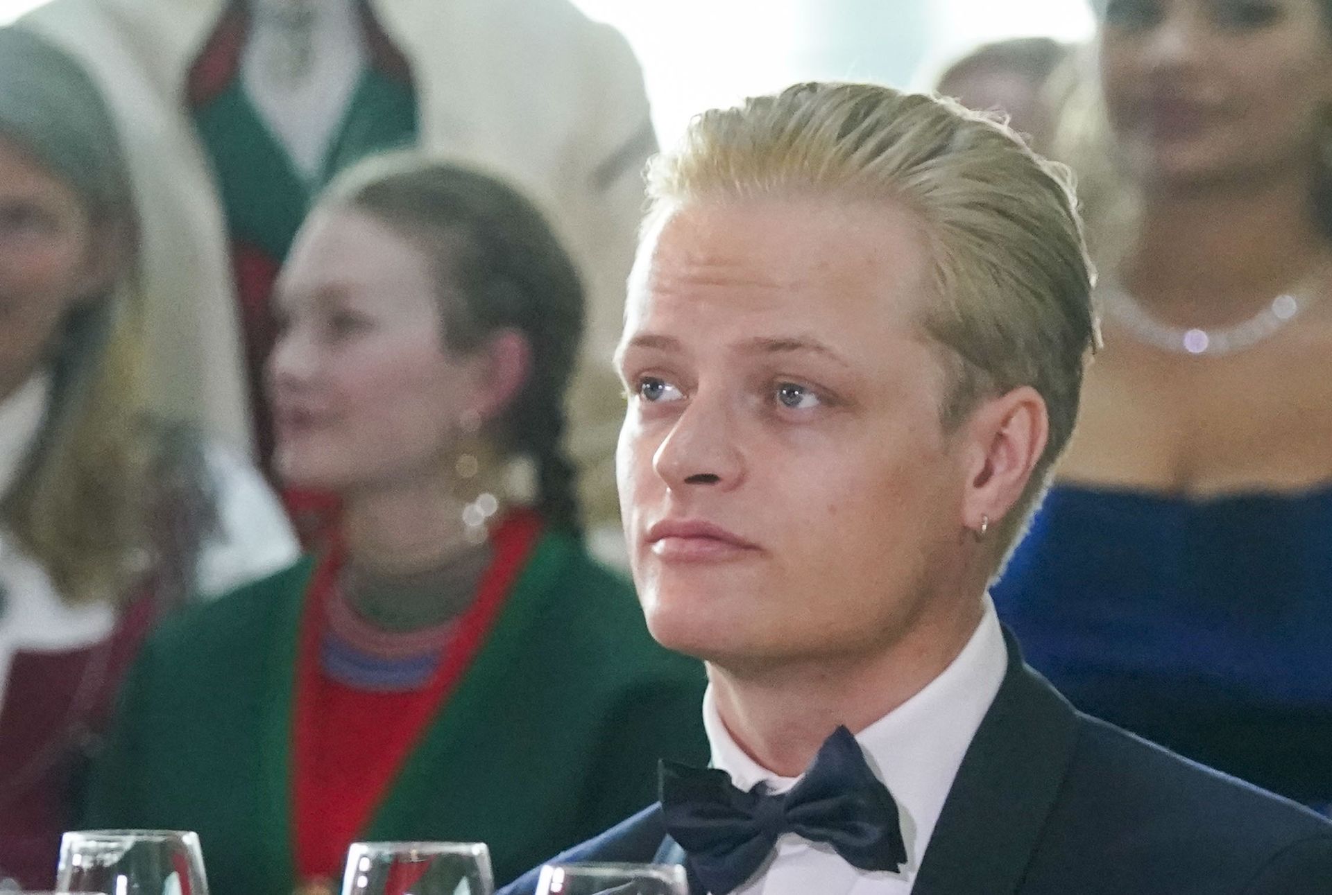 Syn księżnej Mette-Marit opuścił więzienie. Karę odsiedzi w królewskiej posiadłości