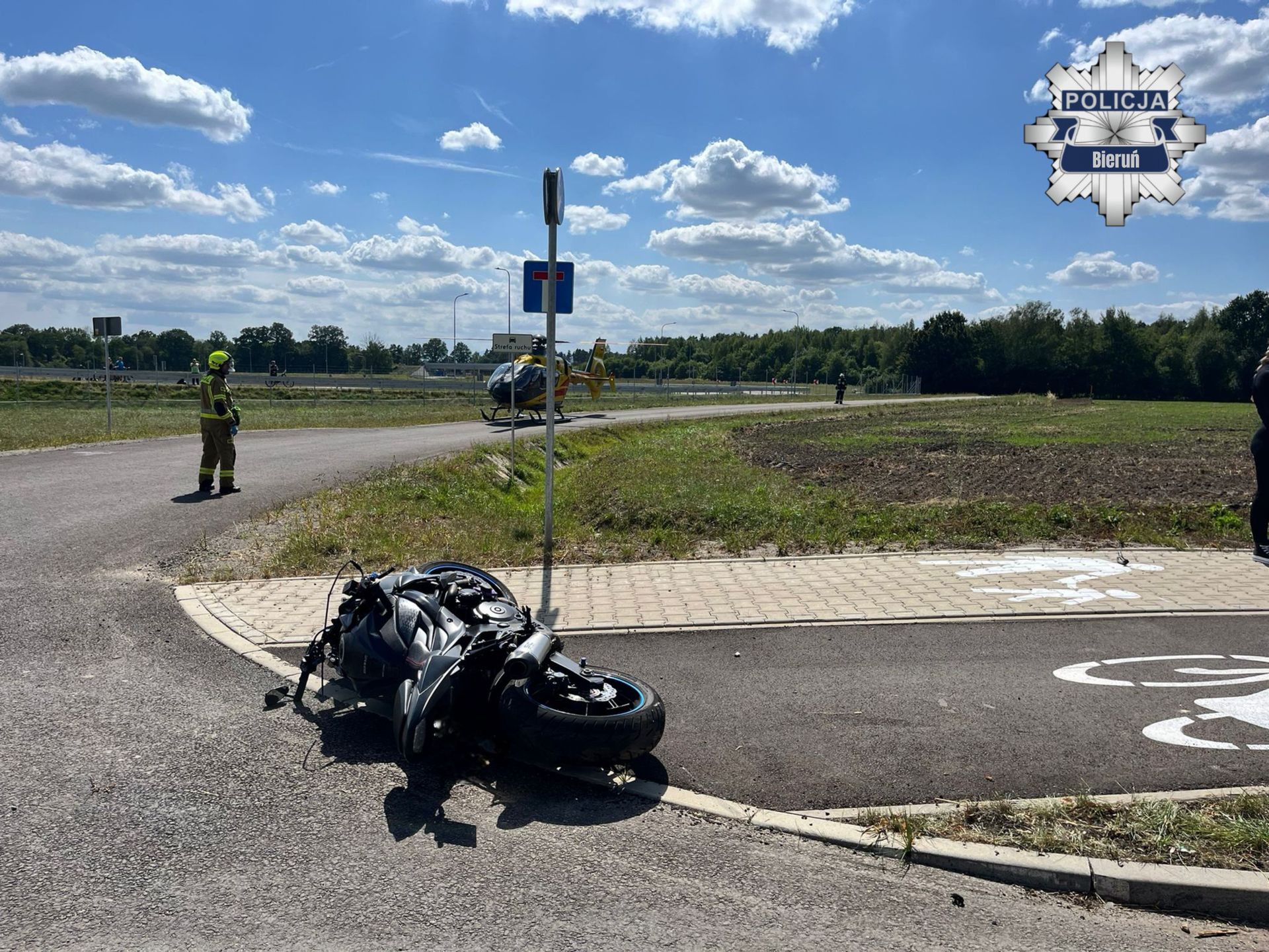 11-latek jechał na rowerze. Znalazł się pod motocyklem