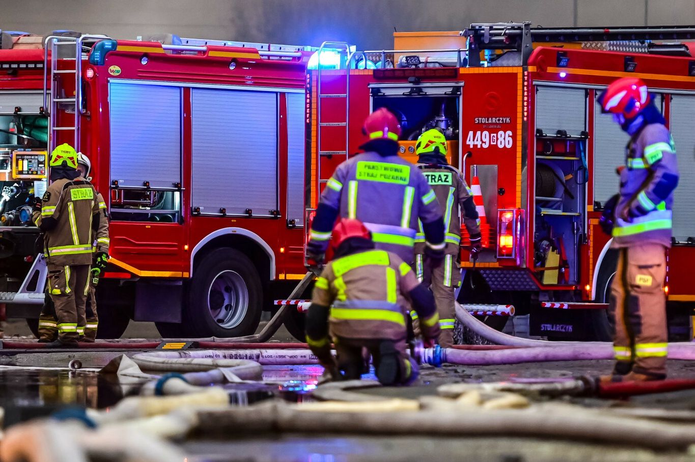 Pożar w Częstochowie. Strażacy walczą z żywiołem