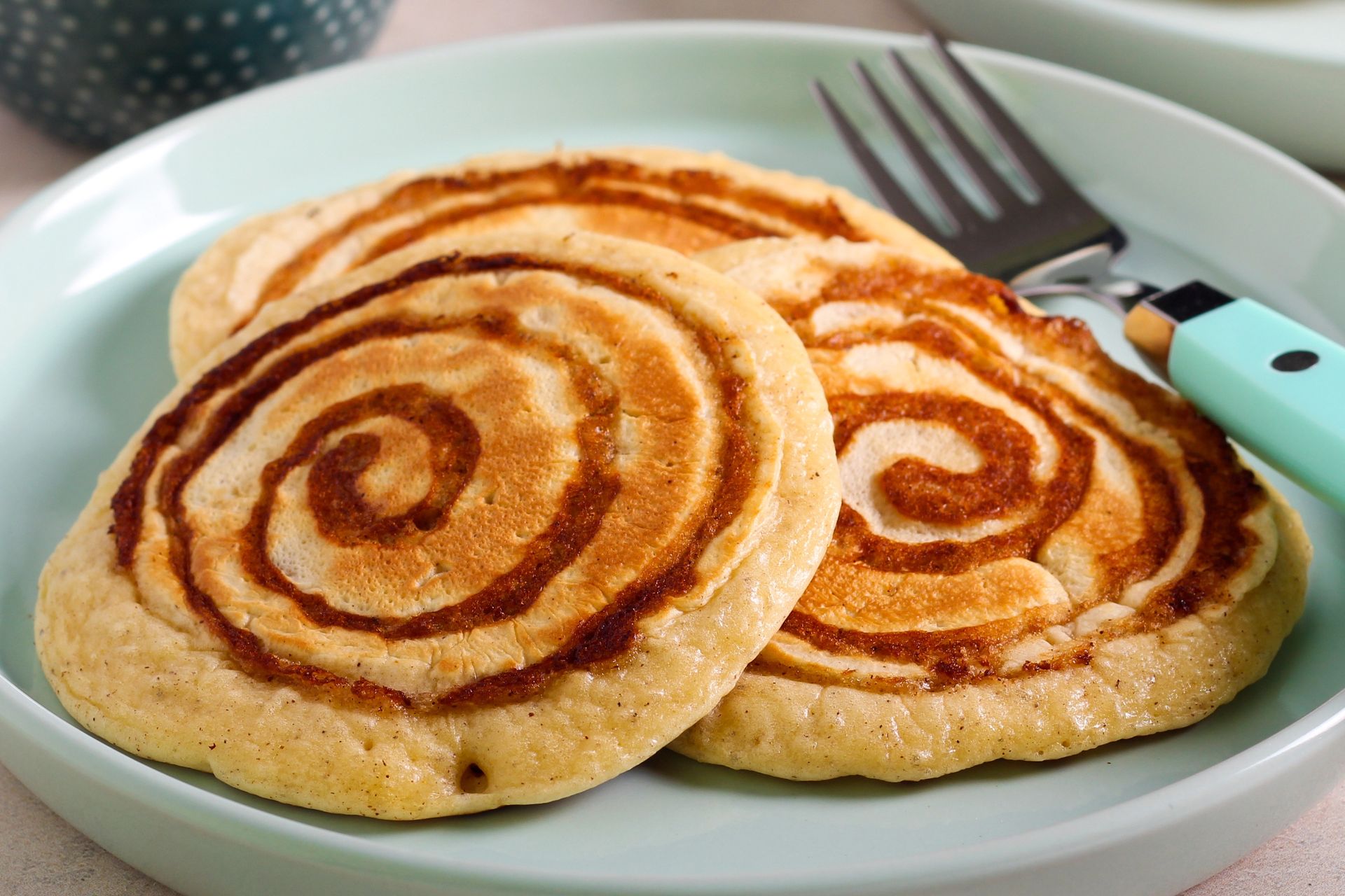 Zamiast godzinę przygotowywać cynamonki, robię ich prostszą wersję. Te placuszki to prawdziwy hit