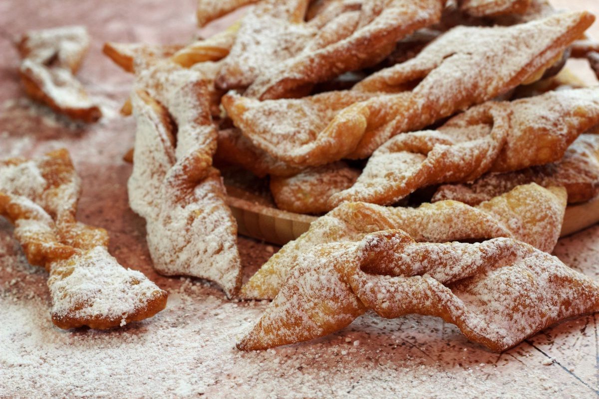 Tak faworki robiły nasze babcie i prababcie. To najbardziej klasyczny i najlepszy sposób