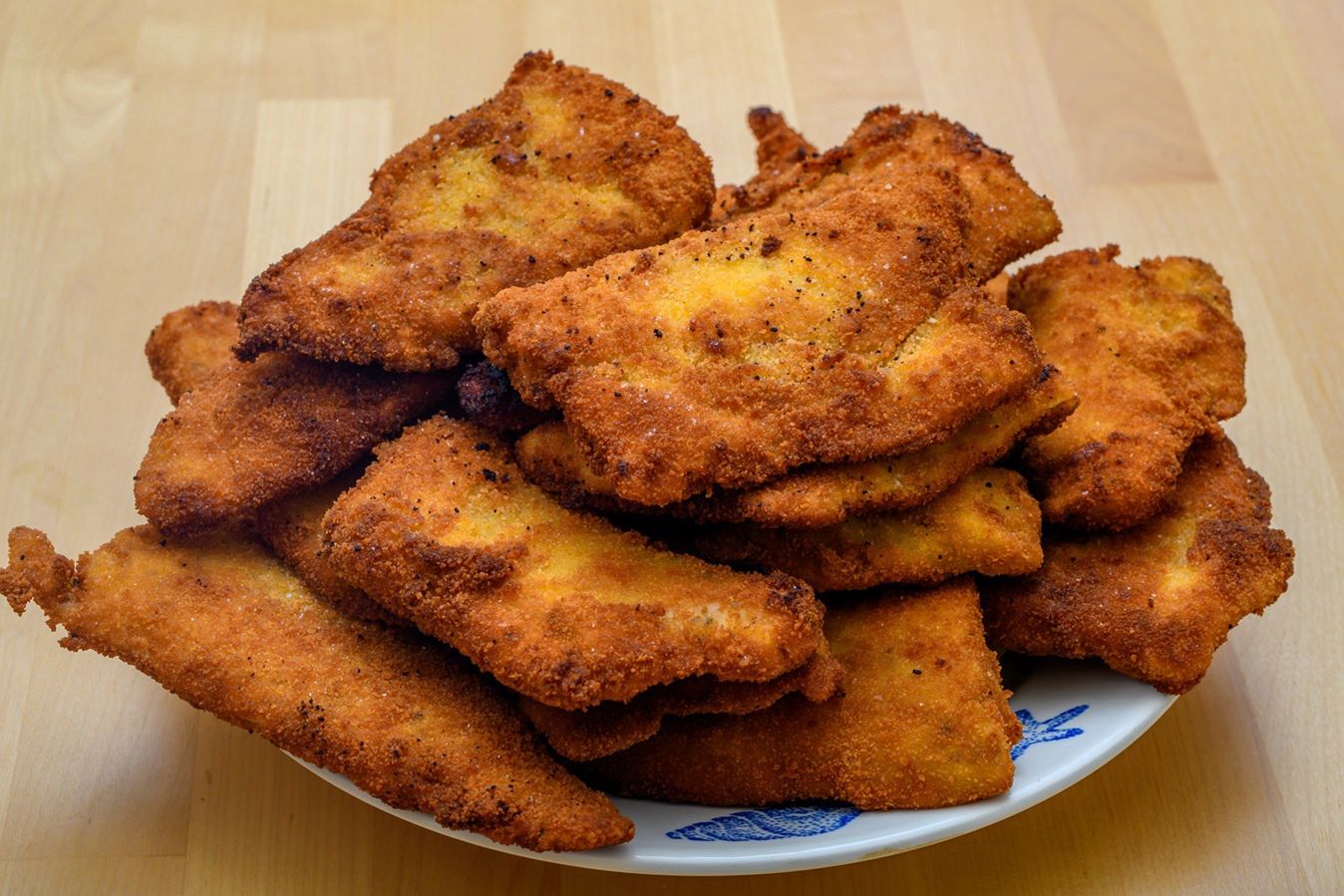 Smażoną rybę upycham do słoika i robię szybką zalewę. Nic się nie marnuje, a przekąska na sylwestra gotowa