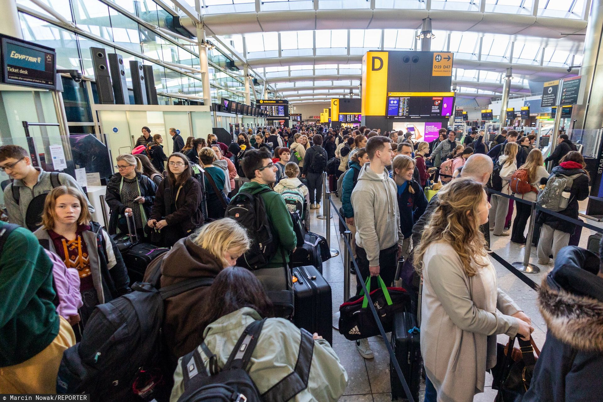 Wiceminister MSZ ujawnia. Tyle smerfów utknęło na Bliskim Wschodzie