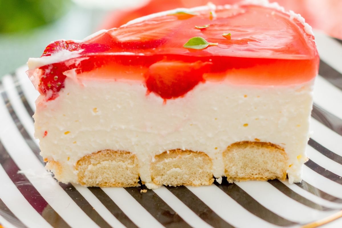 Biorę serek wiejski i galaretkę. W mig mam pyszny serniczek idealny na upały