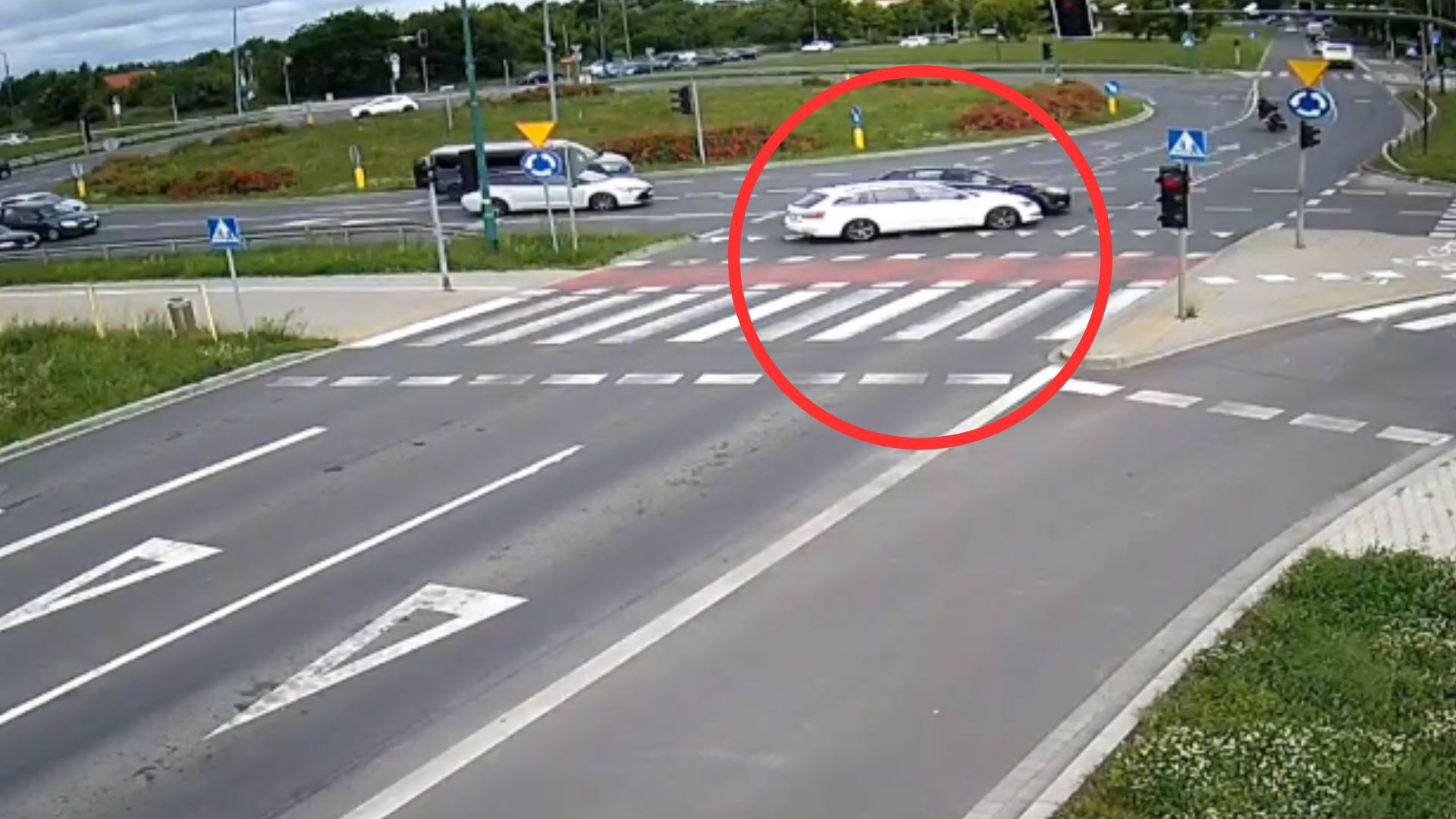 Wjechał na czerwonym. Poszkodowany miał zakaz sądowy