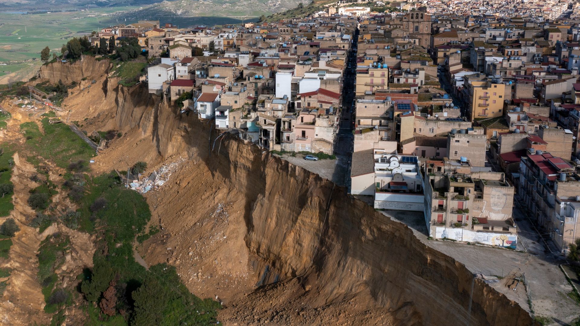 Tragedia na Sycylii. Nagrania ogromnego osunięcia ziemi