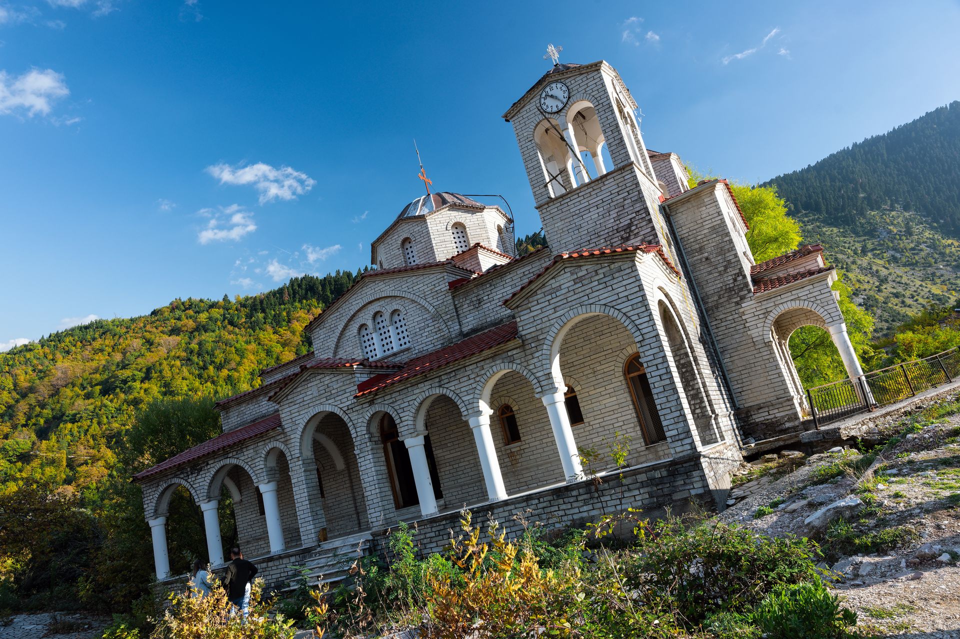 Ta budowla jest pochylona bardziej niż Krzywa Wieża w Pizie