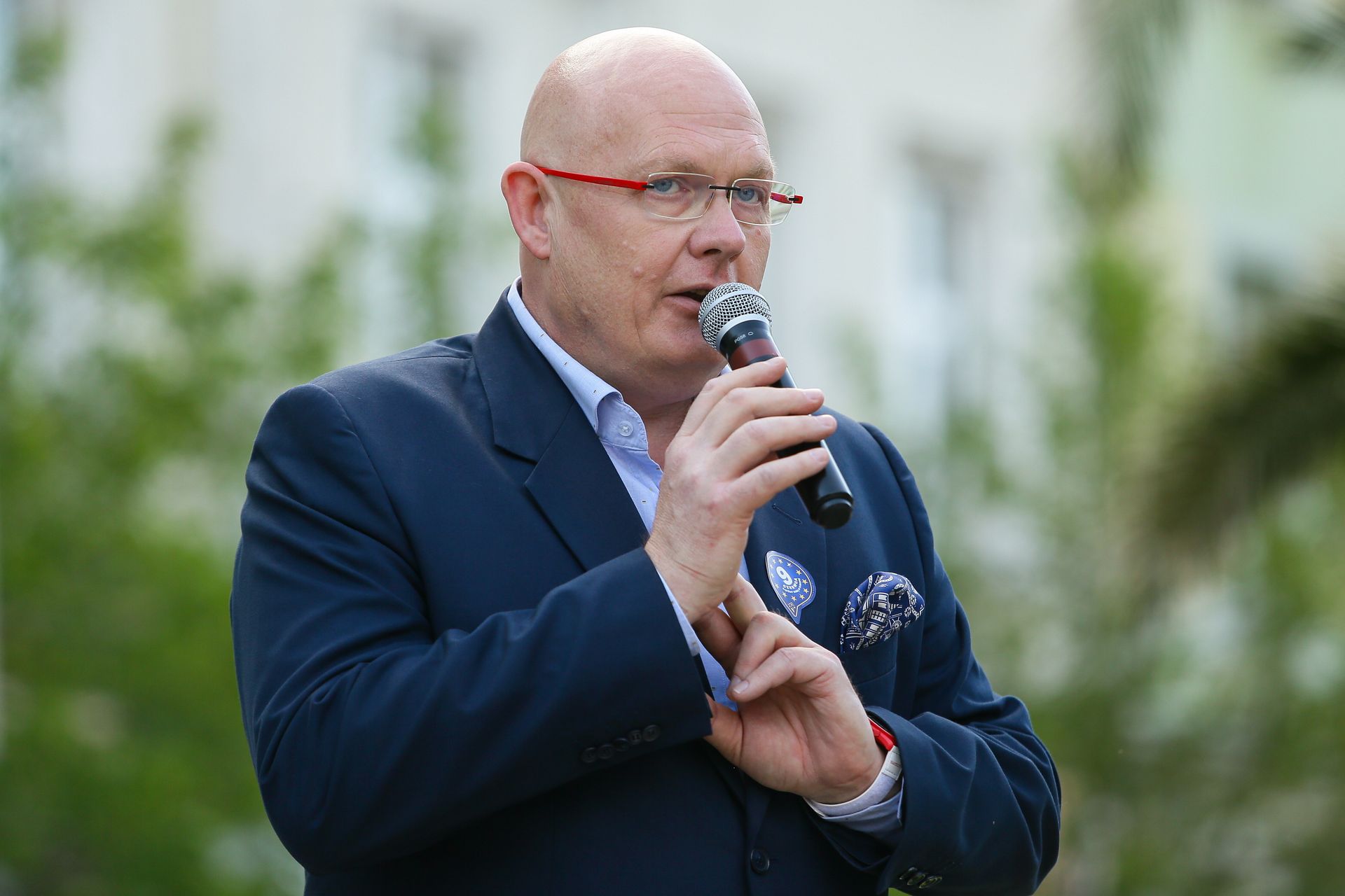 "Musiałbym siedzieć na czterech literach". Polityk o "kilometrówkach"