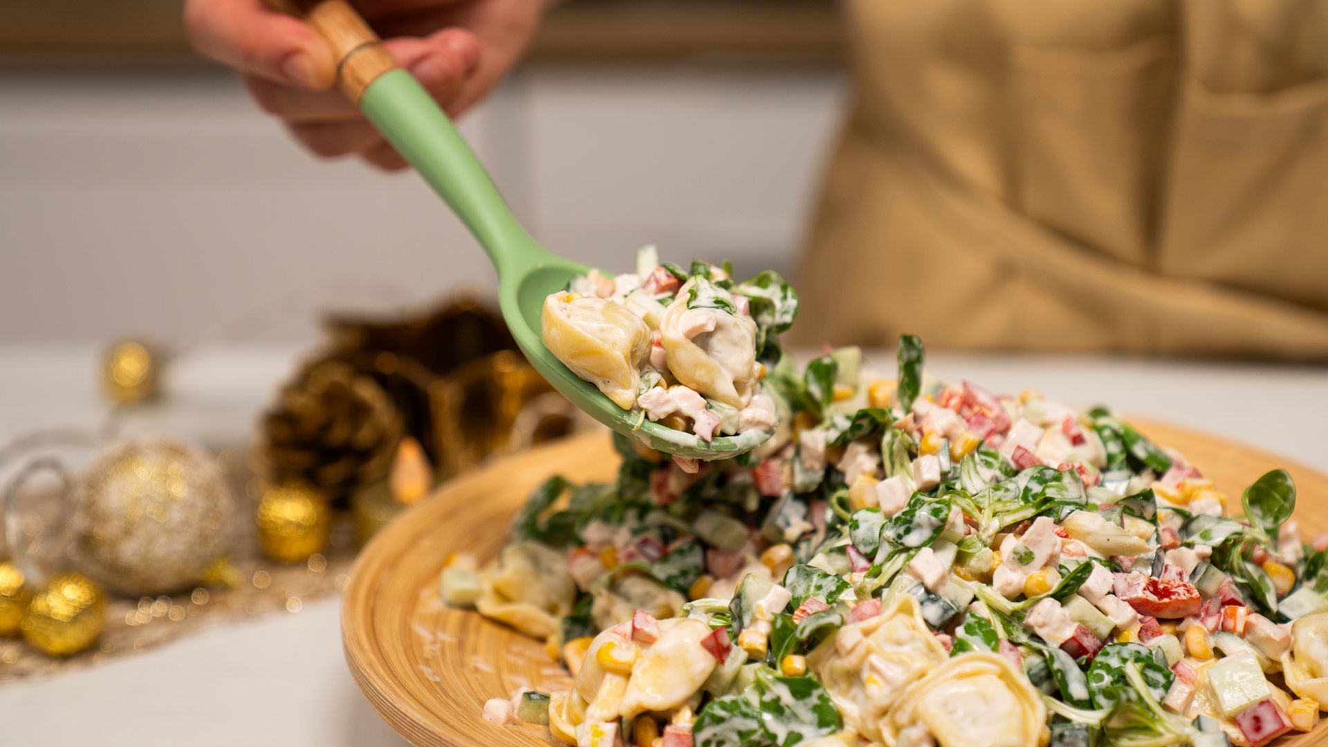 Na sylwestra moja szwagierka robi sałatkę z tortellini i roszponką. Gyrosowa może się przy niej schować