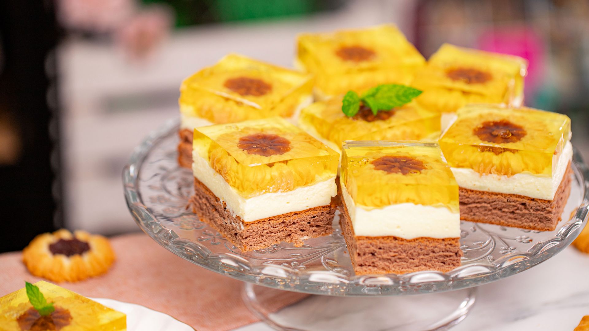 Warstwowe ciasto Margaretka. Zawsze zbiera zachwyty przy stole