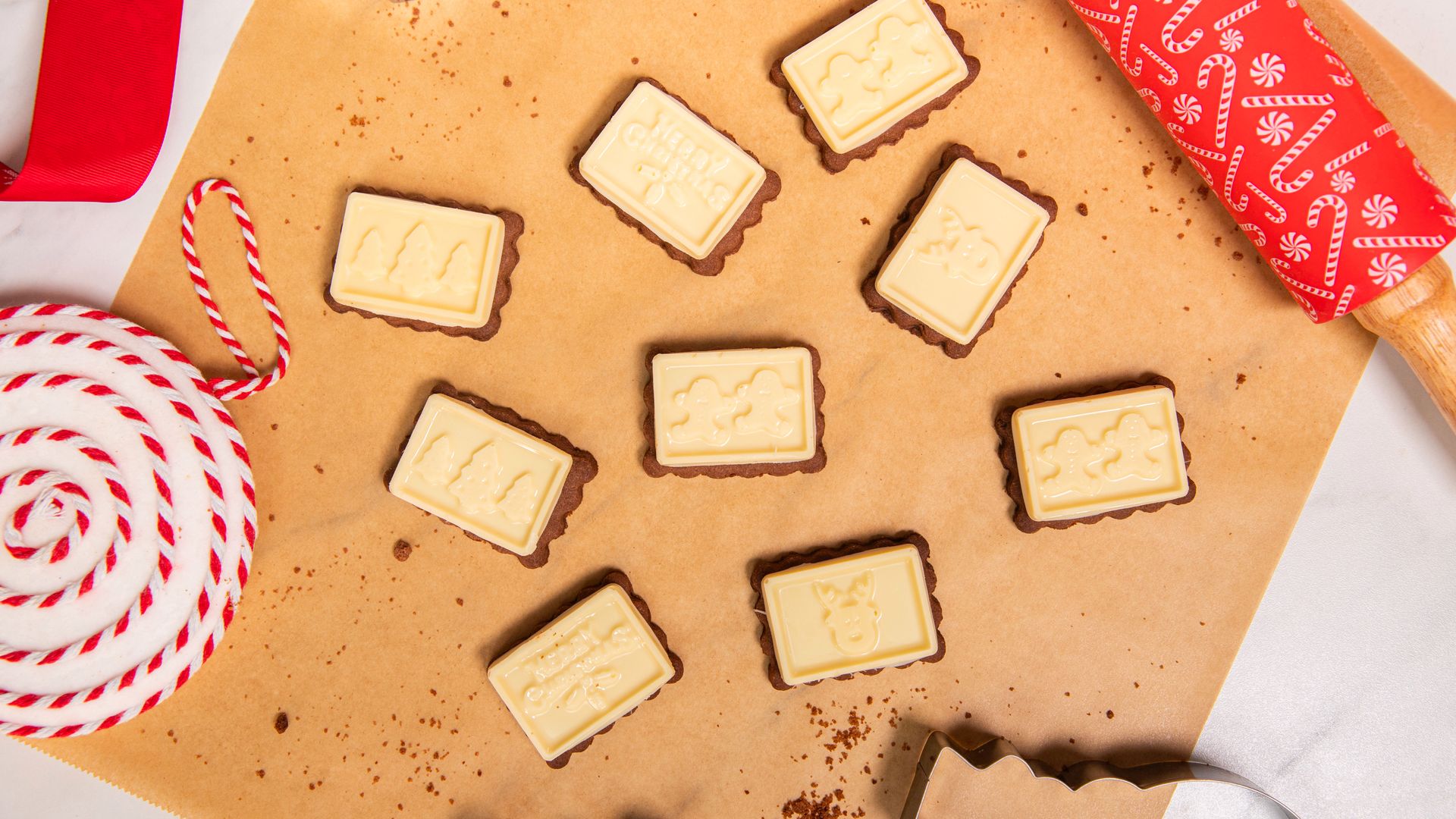 Świąteczne ciasteczka z białą czekoladą. Od samego patrzenia można natychmiast zgłodnieć