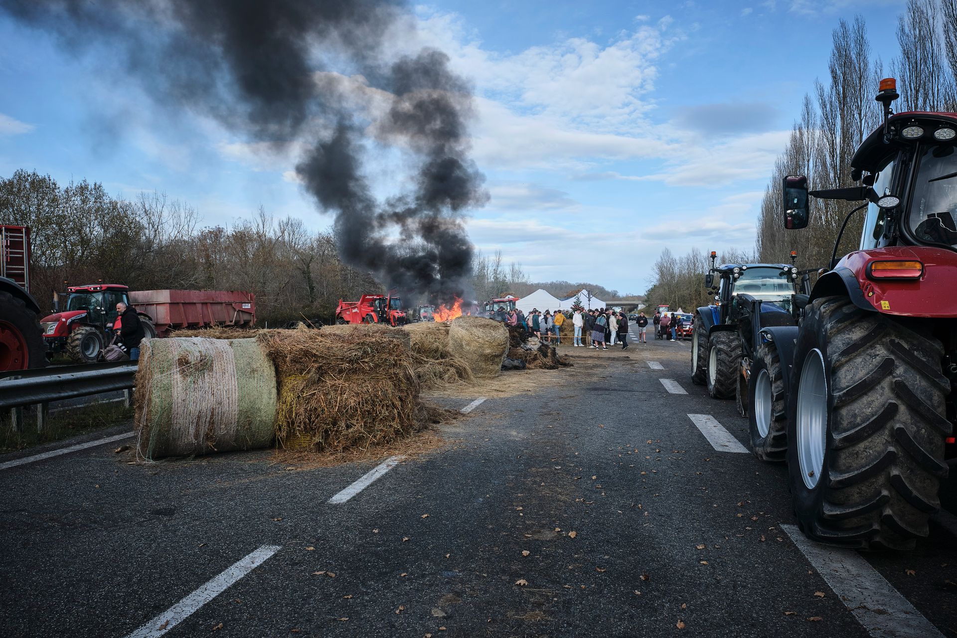 Ogromne protesty rolników we Francji. Zablokowali pociągi, drogi i autostrady