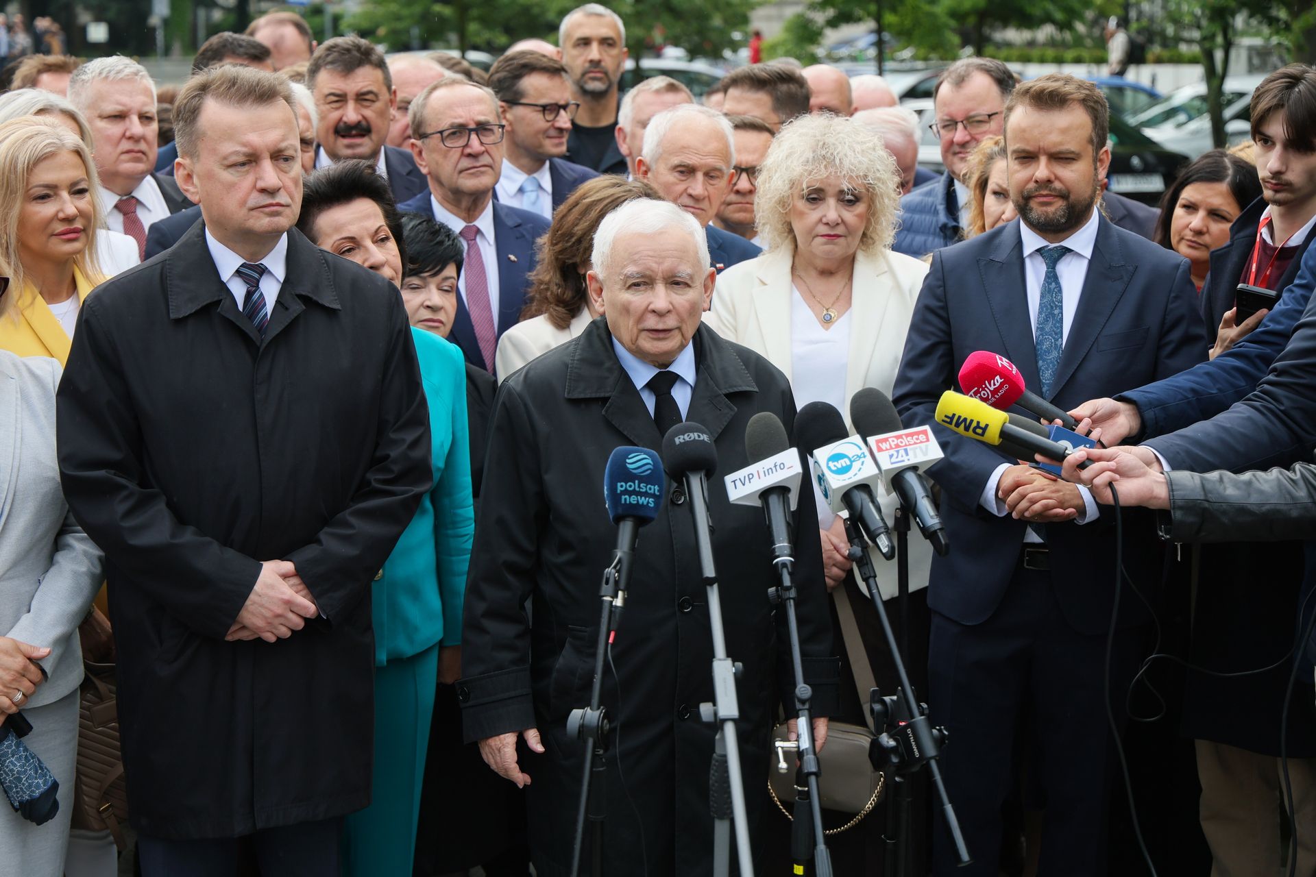 PiS dalej kusi Konfederację i PSL. "Rząd pojednania"