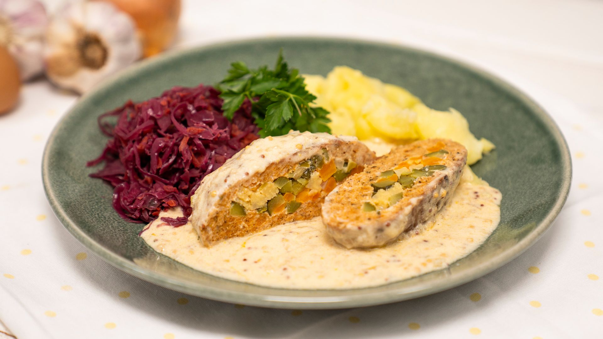 Mielone robię prawie jak zrazy. Do środka upycham przepyszny farsz