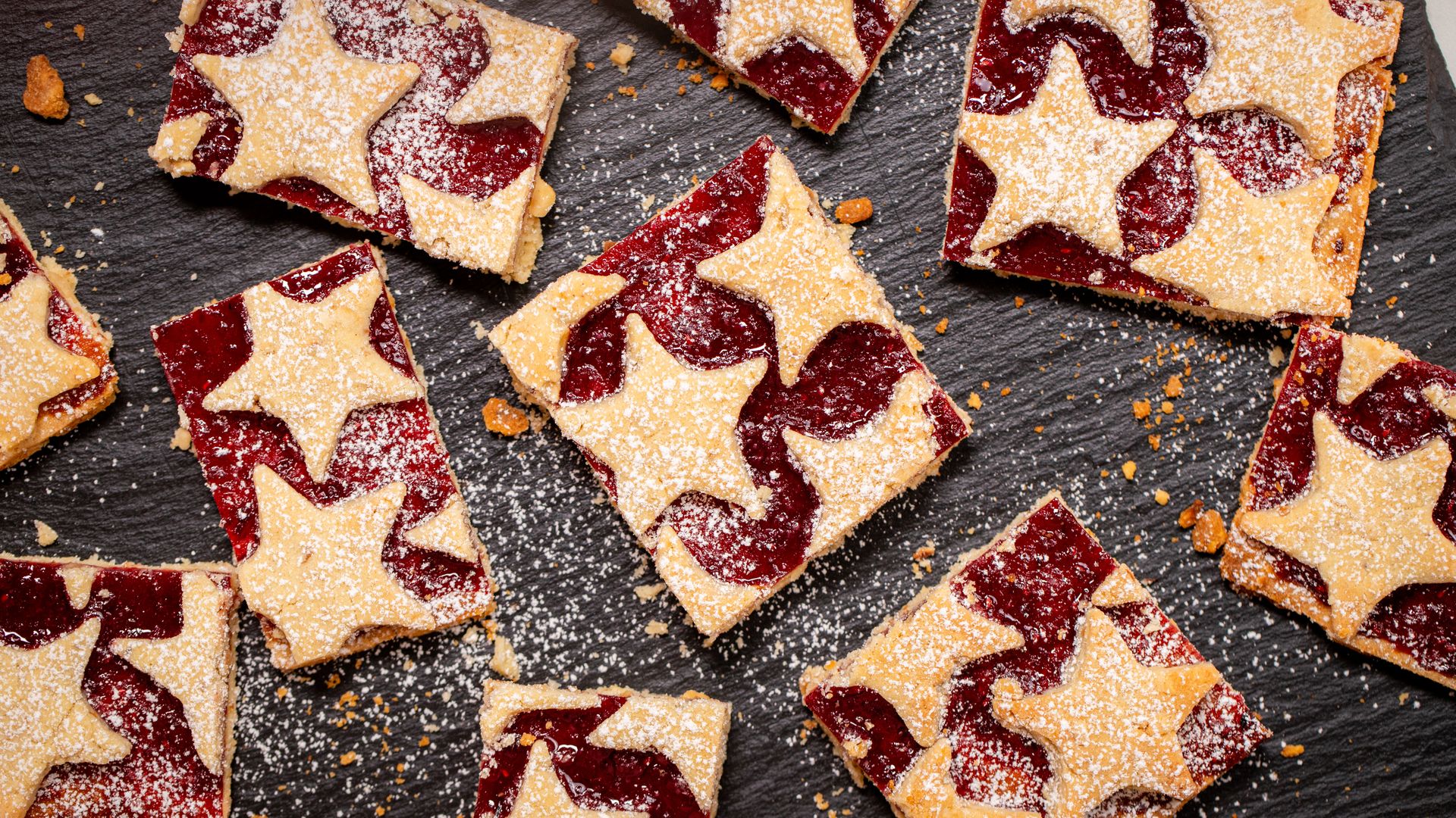 Gwiazdkowe ciasto idealne do świątecznej kawy. Szybki i sprawdzony przepis na domowe słodkości