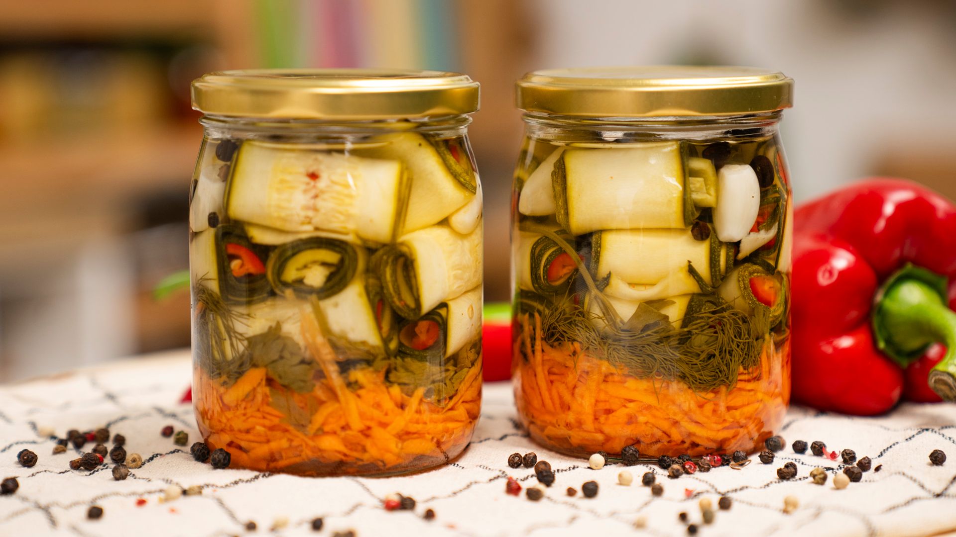 Języki teściowej w słoikach. Przetwory o dziwnej nazwie są pyszne w smaku