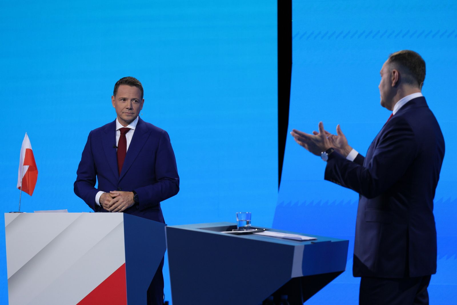 "Pojawił się ten grymas". Ekspert pokazał, co robił Trzaskowski