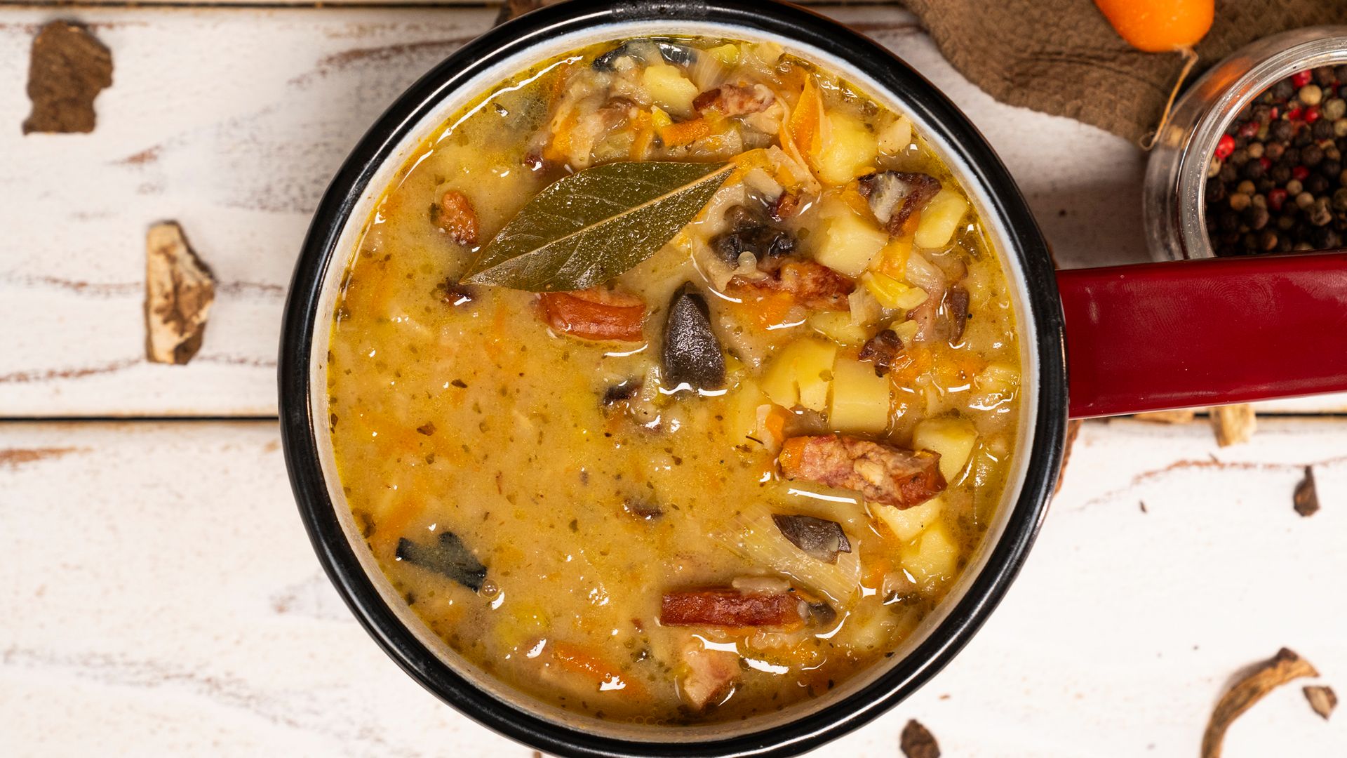 Kartoflanka jak u babci. Sprawdzony przepis na rozgrzewającą i sycącą zupę