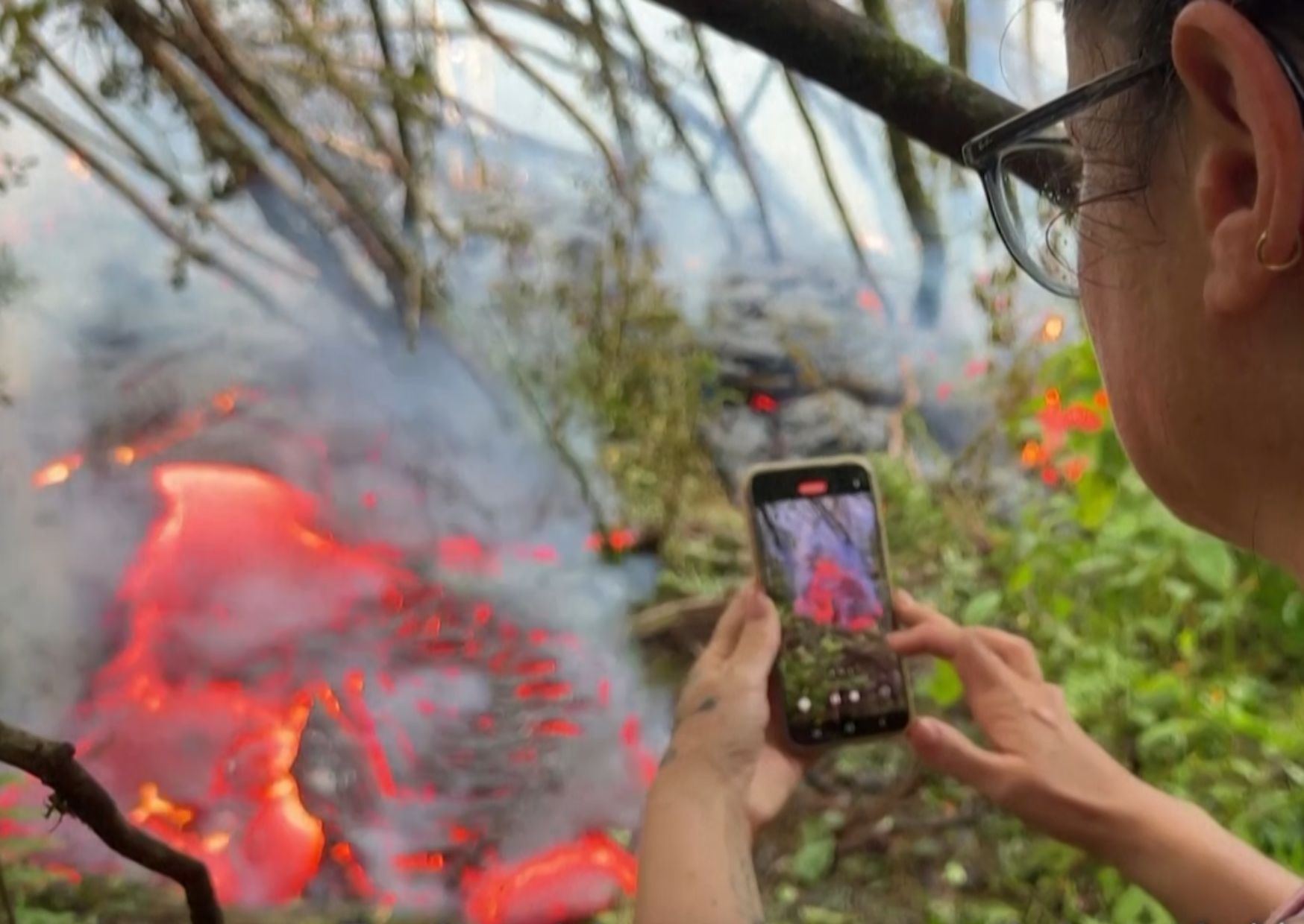 Wybuchł wulkan. Zaobserwowano wyjątkowo rzadkie zjawisko. "Potężne, mistyczne"