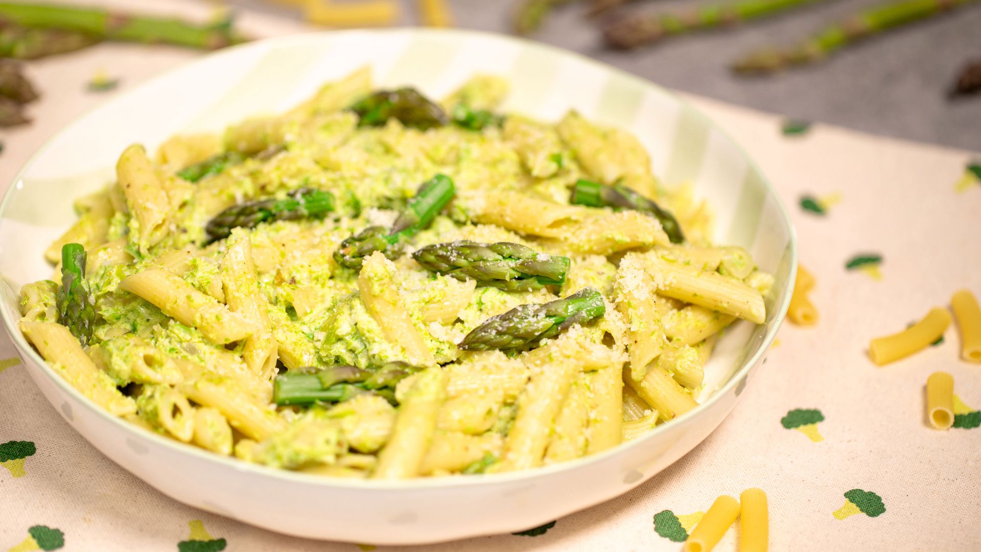 Penne ze szparagami w kremowym sosie - obiad w 20 minut!