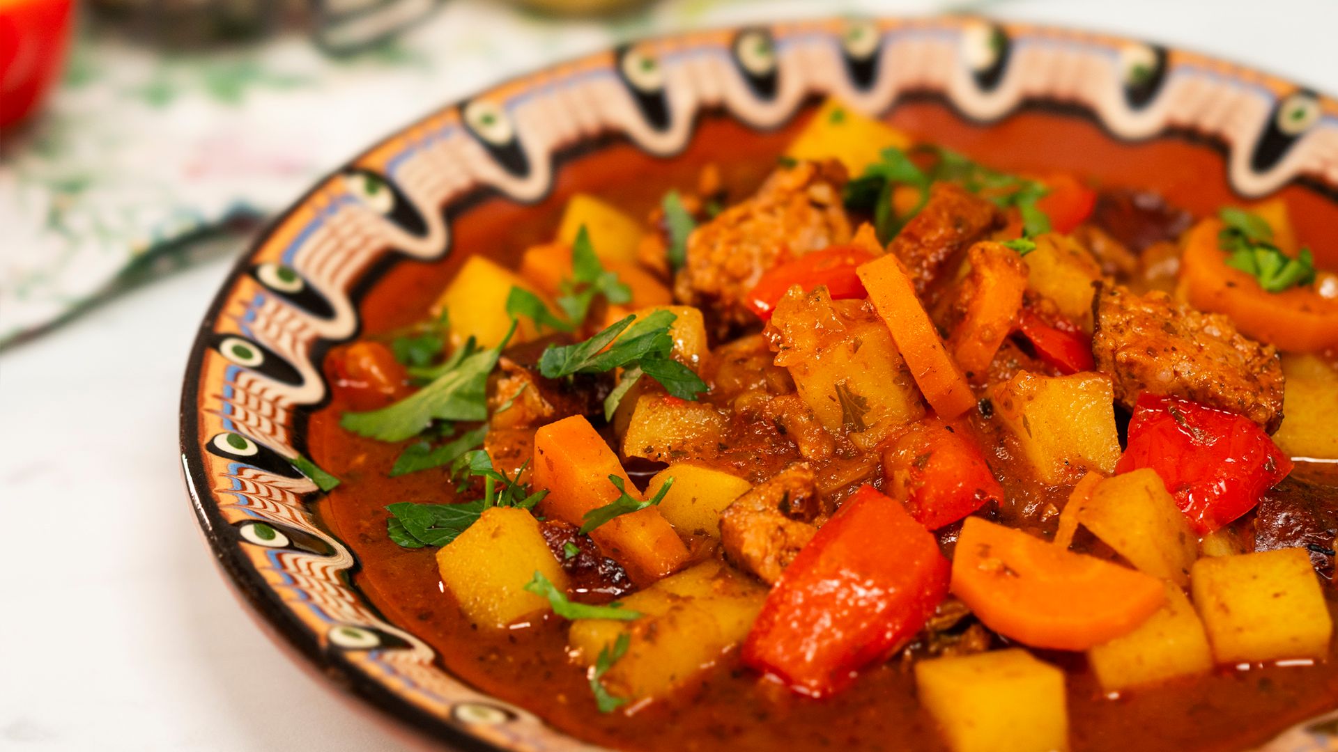 Zrób chłopski garnek, a cała rodzina będzie zajadać ze smakiem. Rozgrzewa lepiej niż piec