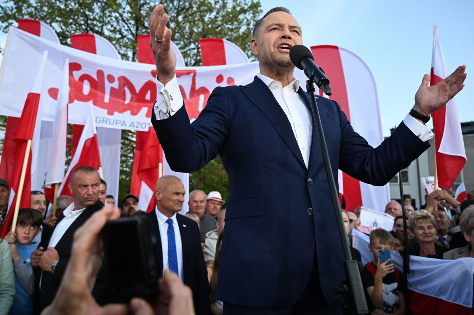 Szokujące doniesienia o Nawrockim "Coś tu jest bardzo nie halo"