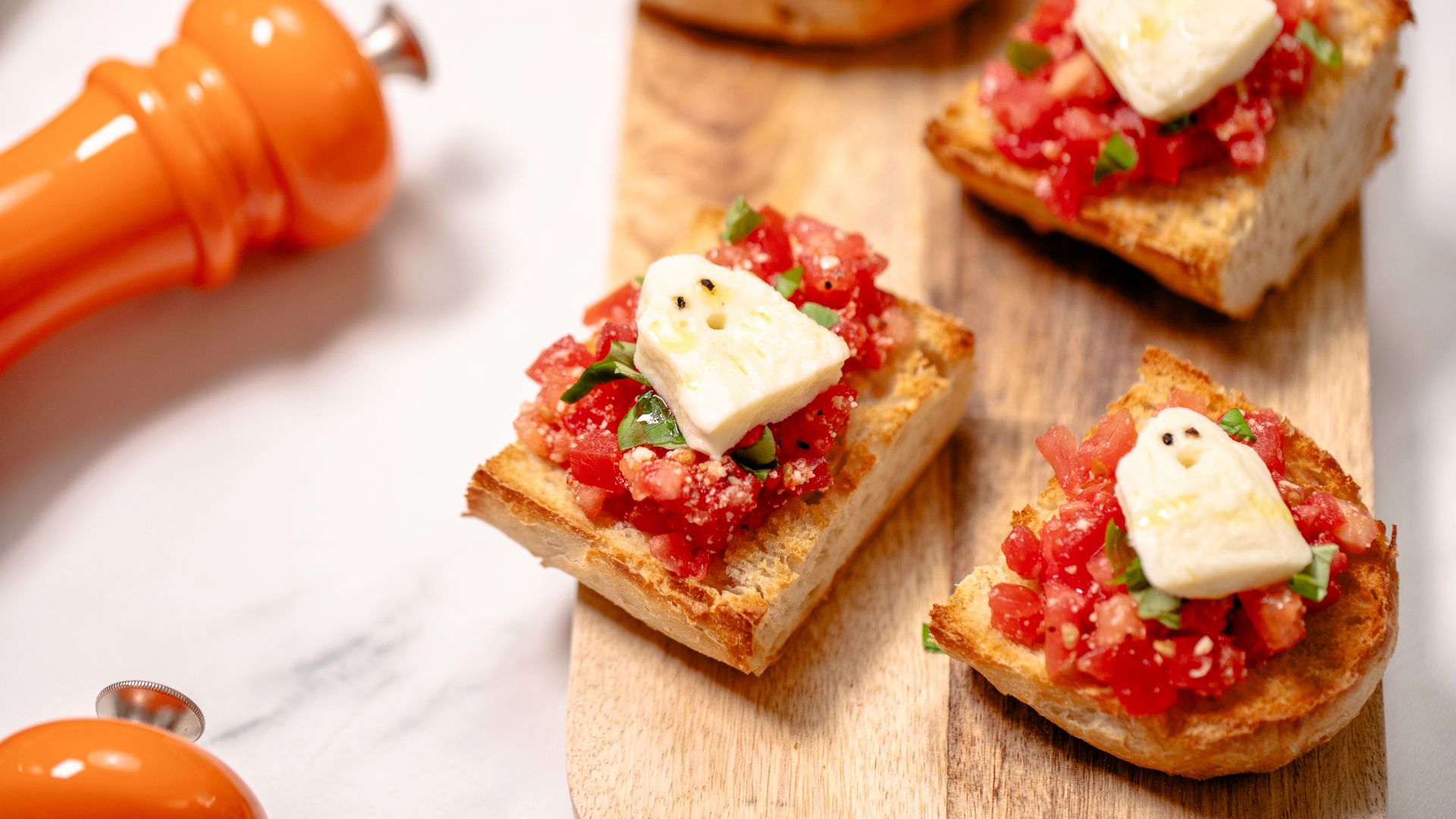 Duszkowa bruschetta. Strasznie smaczny przepis na Halloween