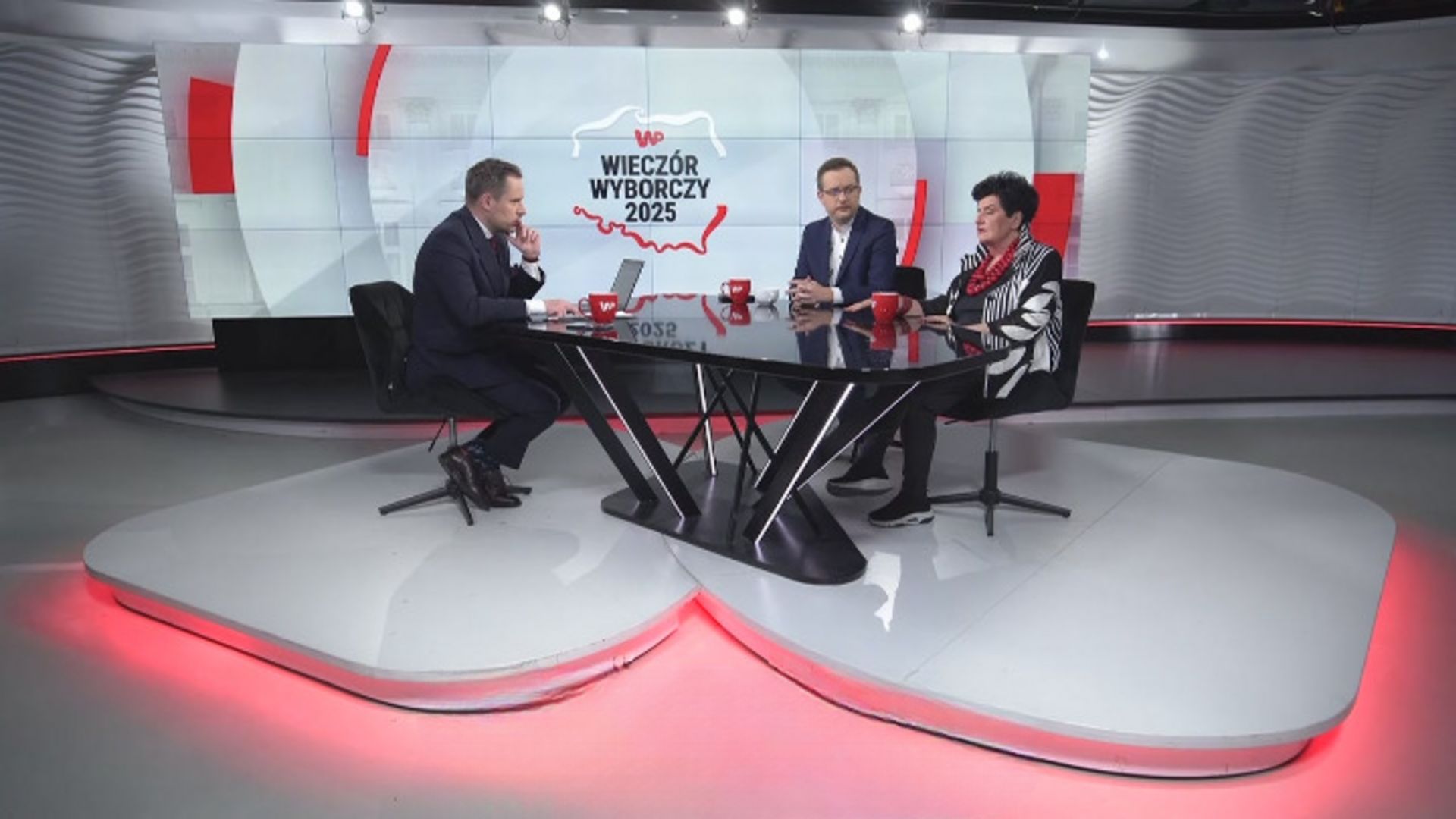 Wyniki late poll sensacją. Prof. Hogatha i Winnicki komentują