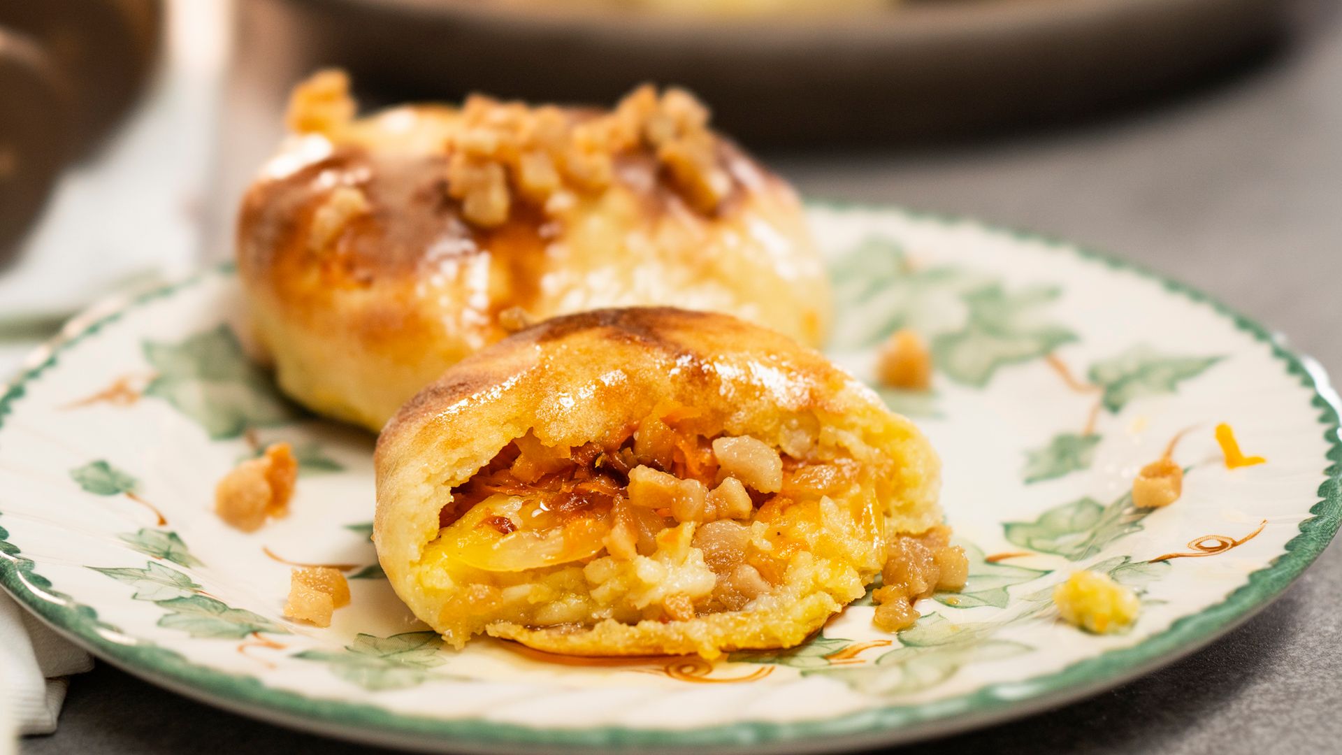 Do ciasta ziemniaczanego dodaję szybki farsz i wkładam do piekarnika. Cała rodzina zajada ze smakiem