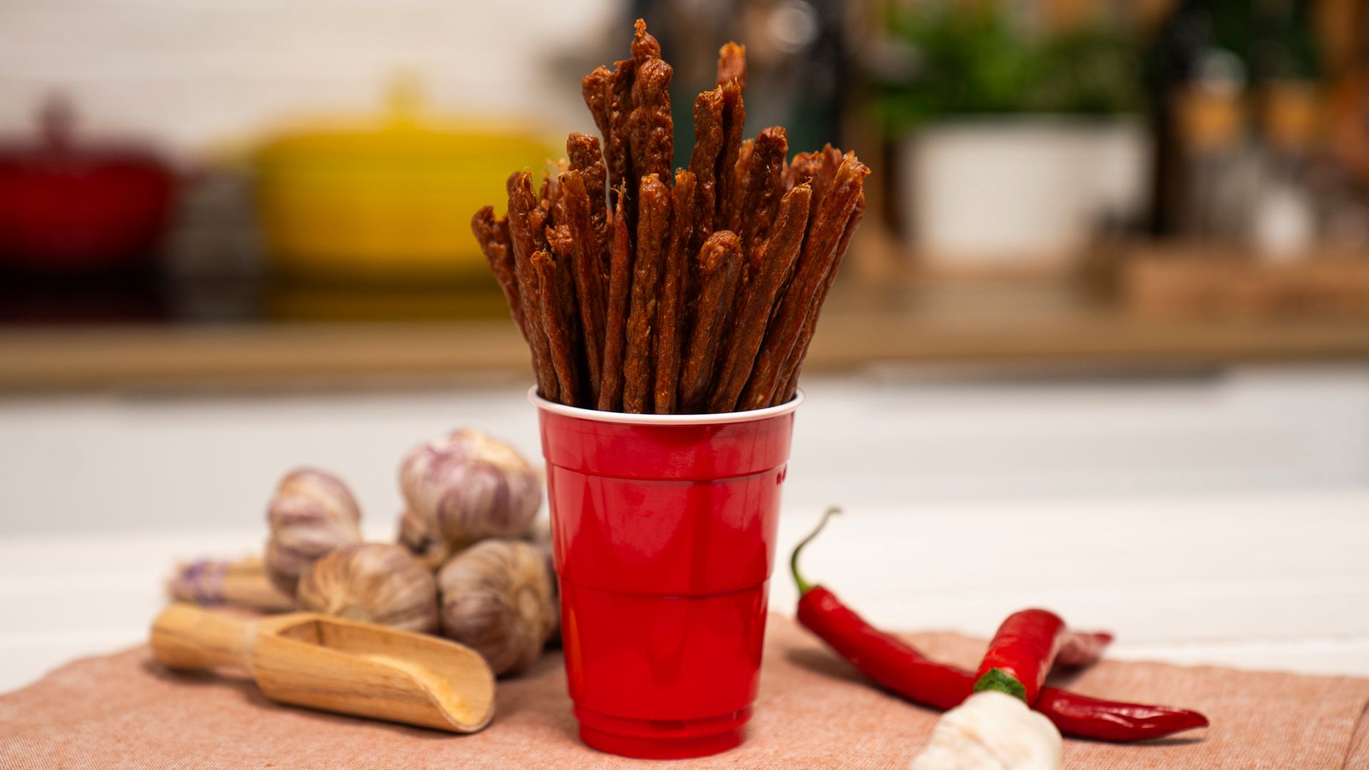 Sprawdzony patent na domowe kabanosy. Ich przygotowanie jest naprawdę proste