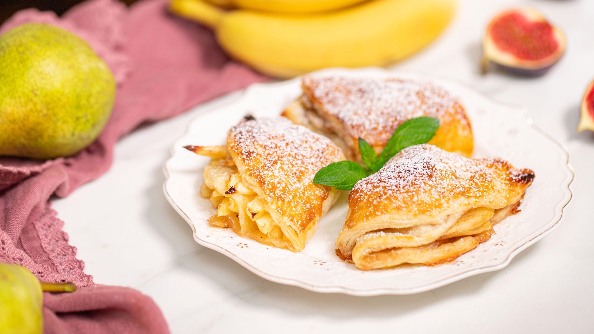 Owocowe kieszonki na 3 sposoby. Wyglądają jak naleśniki, smakują jak ciastka